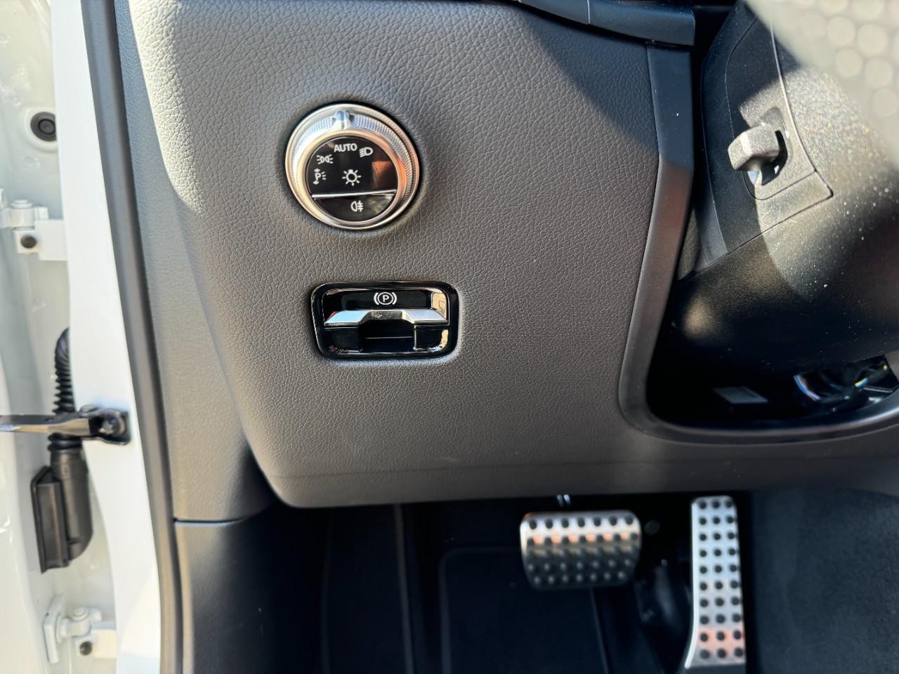 Mercedes-Benz GLC Vehicle Full-screen Gallery Image 30