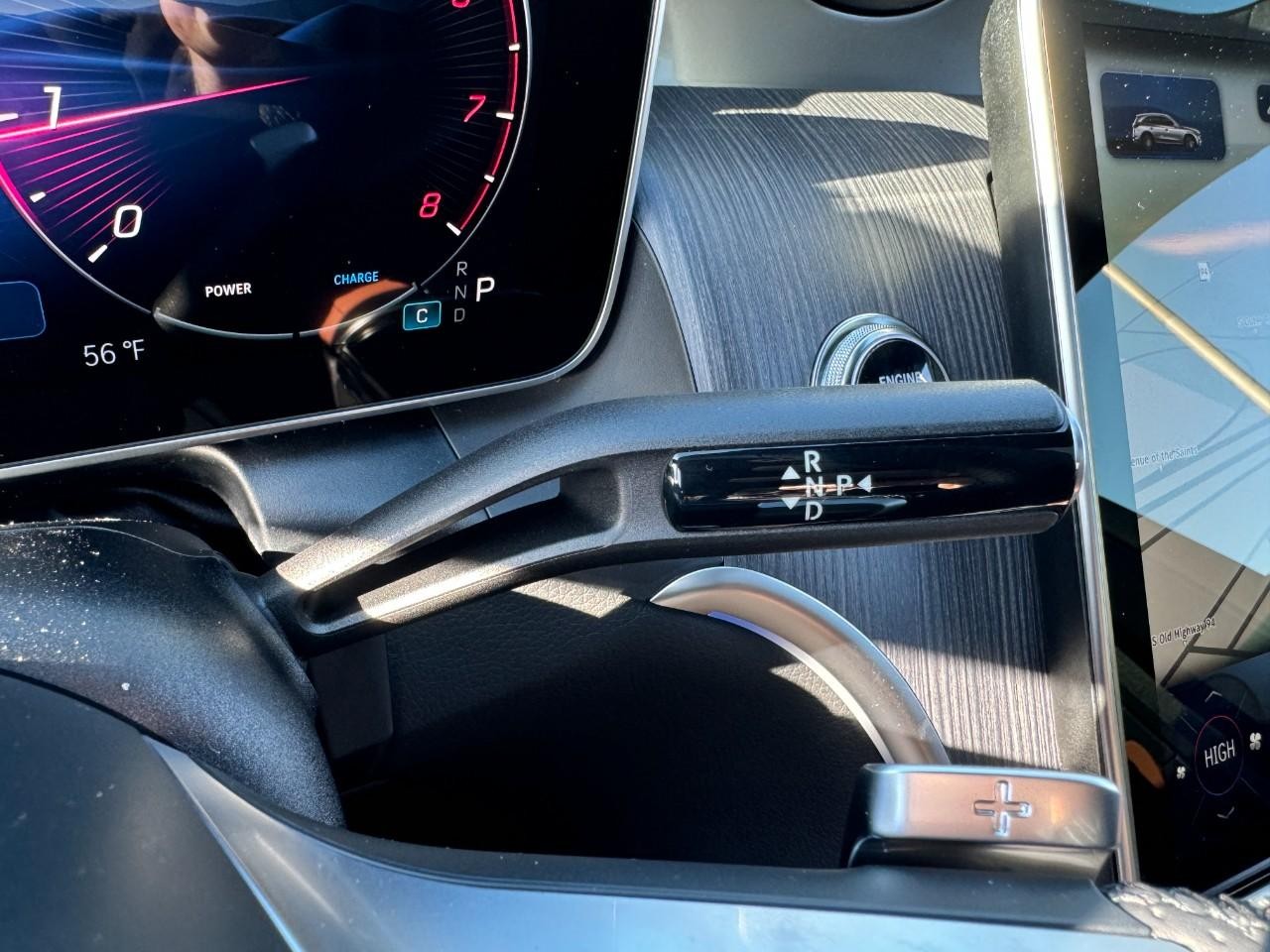 Mercedes-Benz GLC Vehicle Full-screen Gallery Image 34