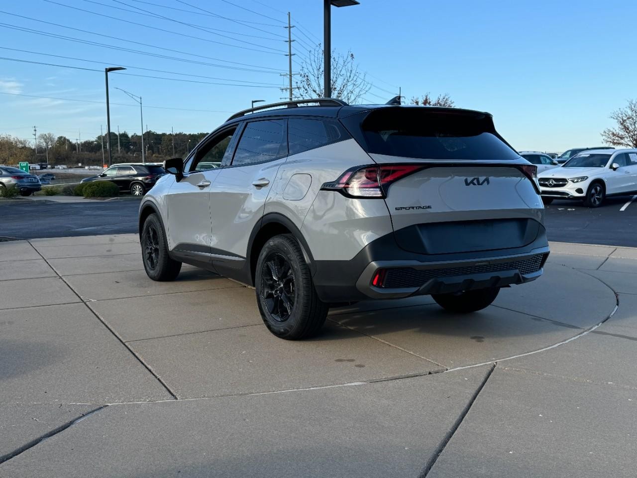 Kia Sportage Vehicle Full-screen Gallery Image 3