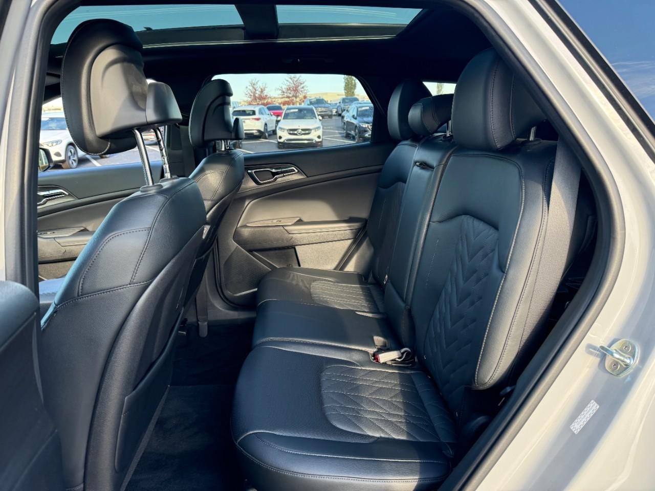 Kia Sportage Vehicle Full-screen Gallery Image 8