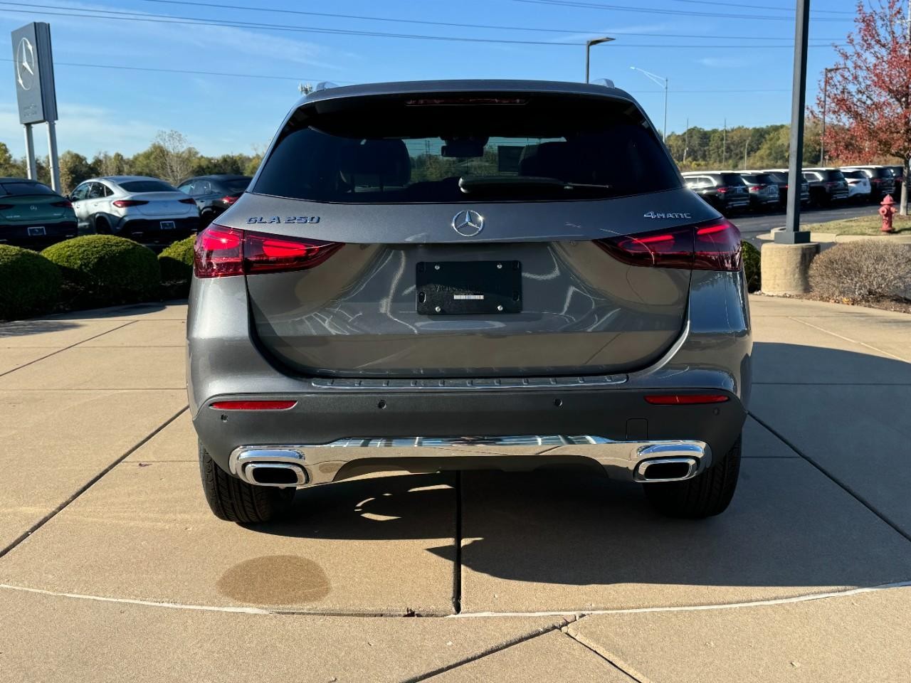 Mercedes-Benz GLA Vehicle Full-screen Gallery Image 9