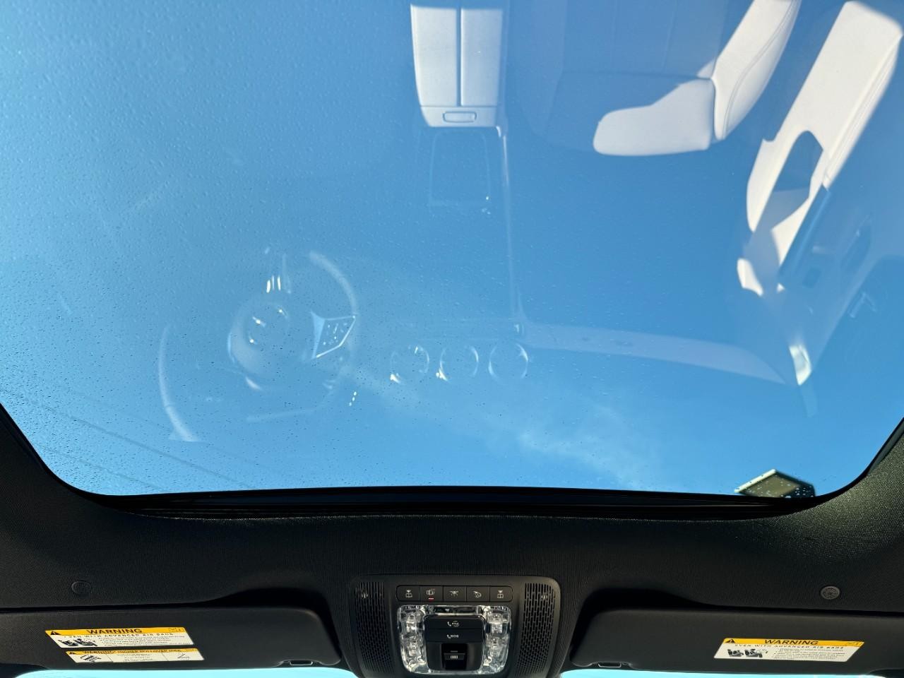 Mercedes-Benz GLA Vehicle Full-screen Gallery Image 11