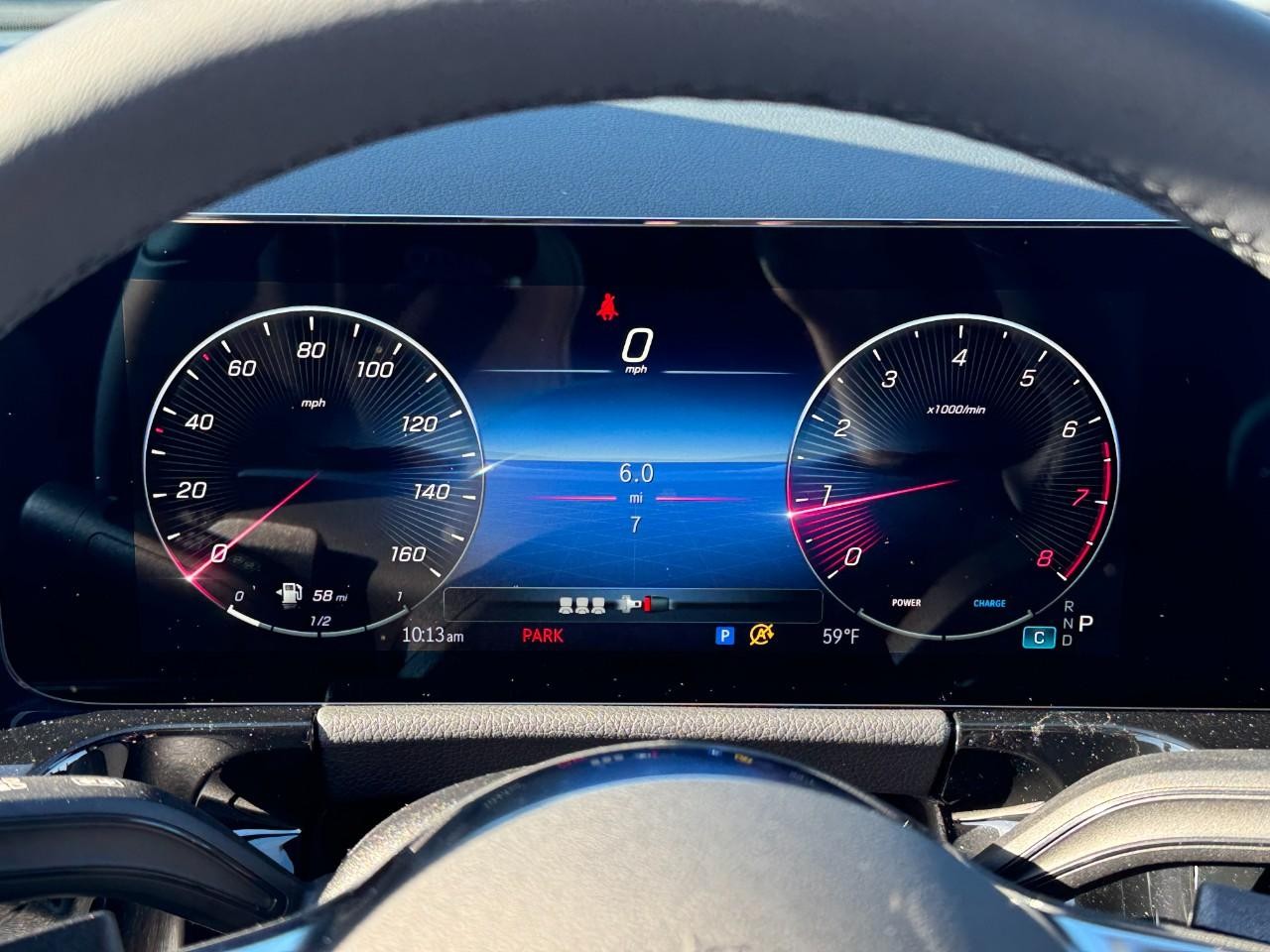 Mercedes-Benz GLA Vehicle Full-screen Gallery Image 33