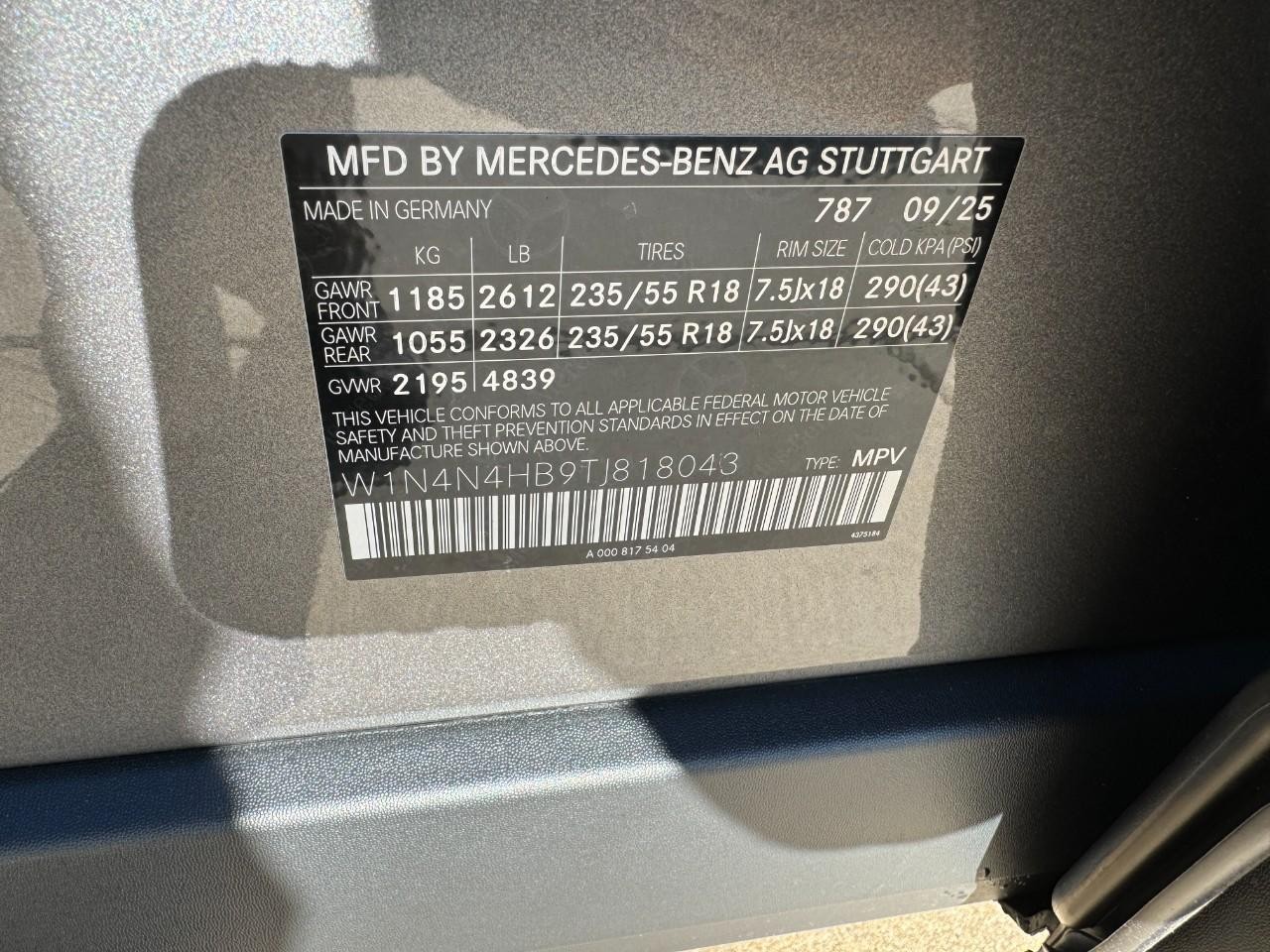 Mercedes-Benz GLA Vehicle Full-screen Gallery Image 36