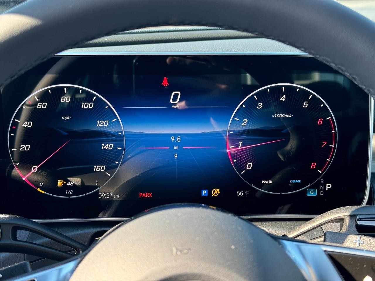 Mercedes-Benz C-Class Vehicle Full-screen Gallery Image 33