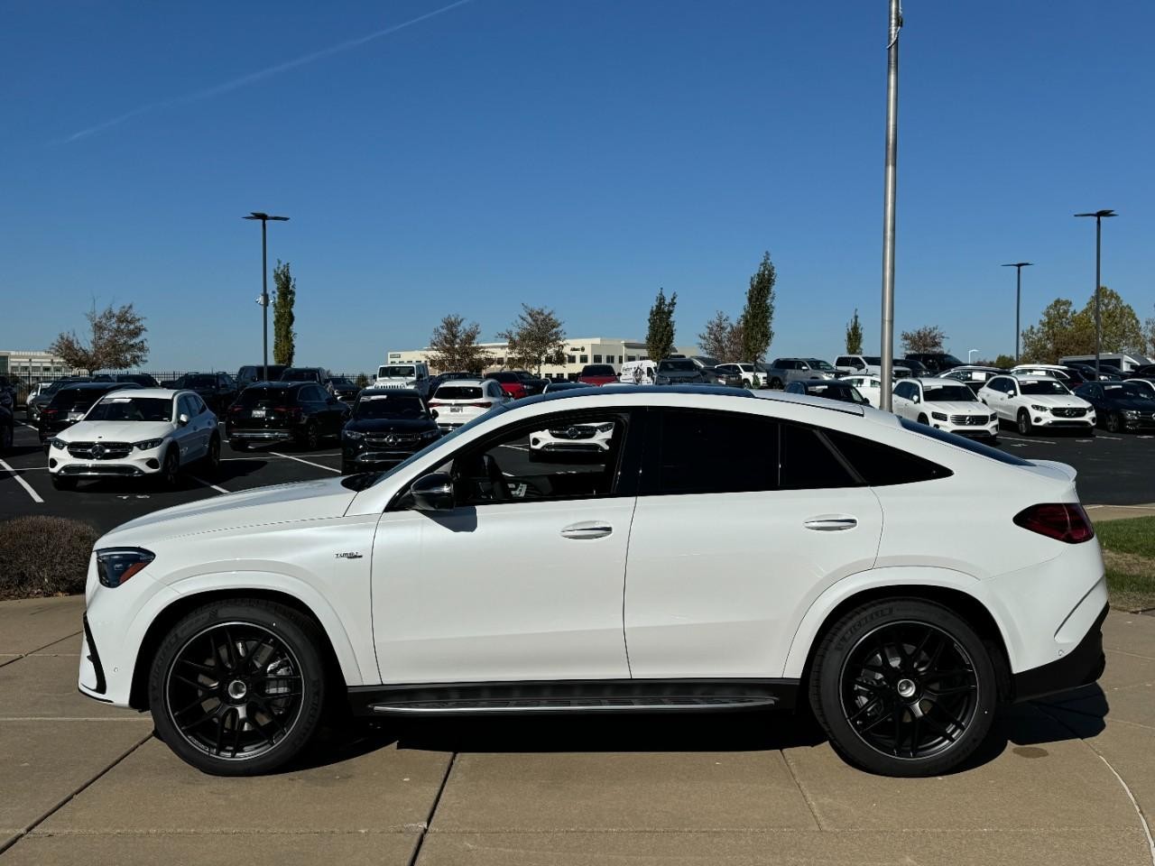Mercedes-Benz GLE Vehicle Full-screen Gallery Image 2