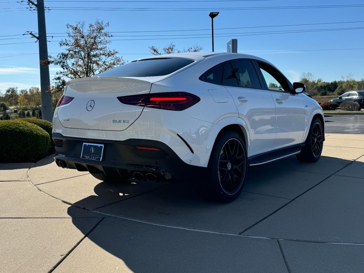 Mercedes-Benz GLE Vehicle Full-screen Gallery Image 4