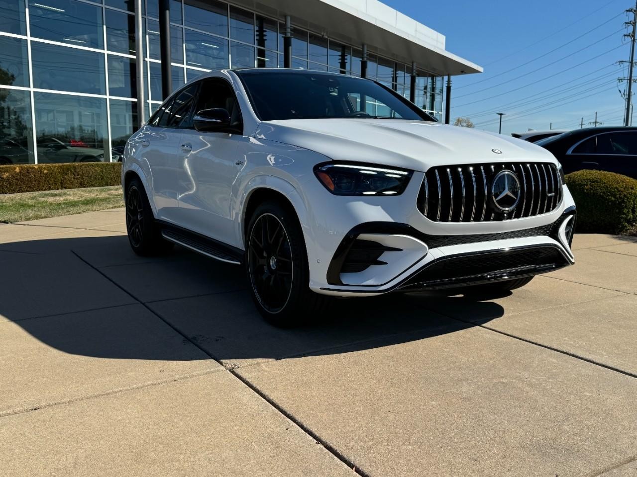 Mercedes-Benz GLE Vehicle Full-screen Gallery Image 6