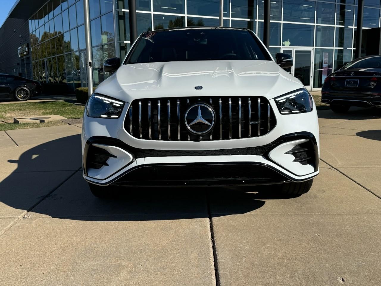 Mercedes-Benz GLE Vehicle Full-screen Gallery Image 7