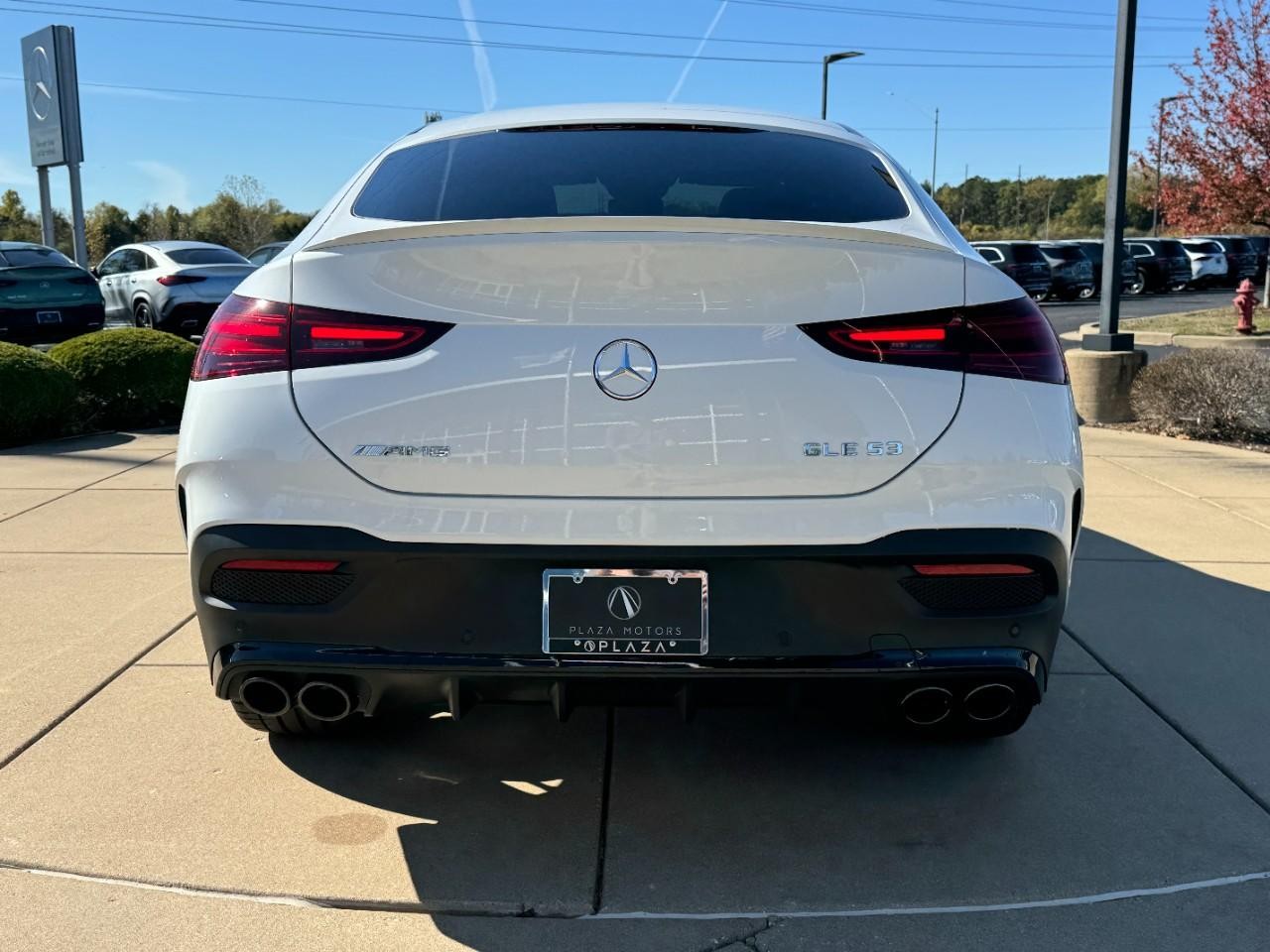 Mercedes-Benz GLE Vehicle Full-screen Gallery Image 9