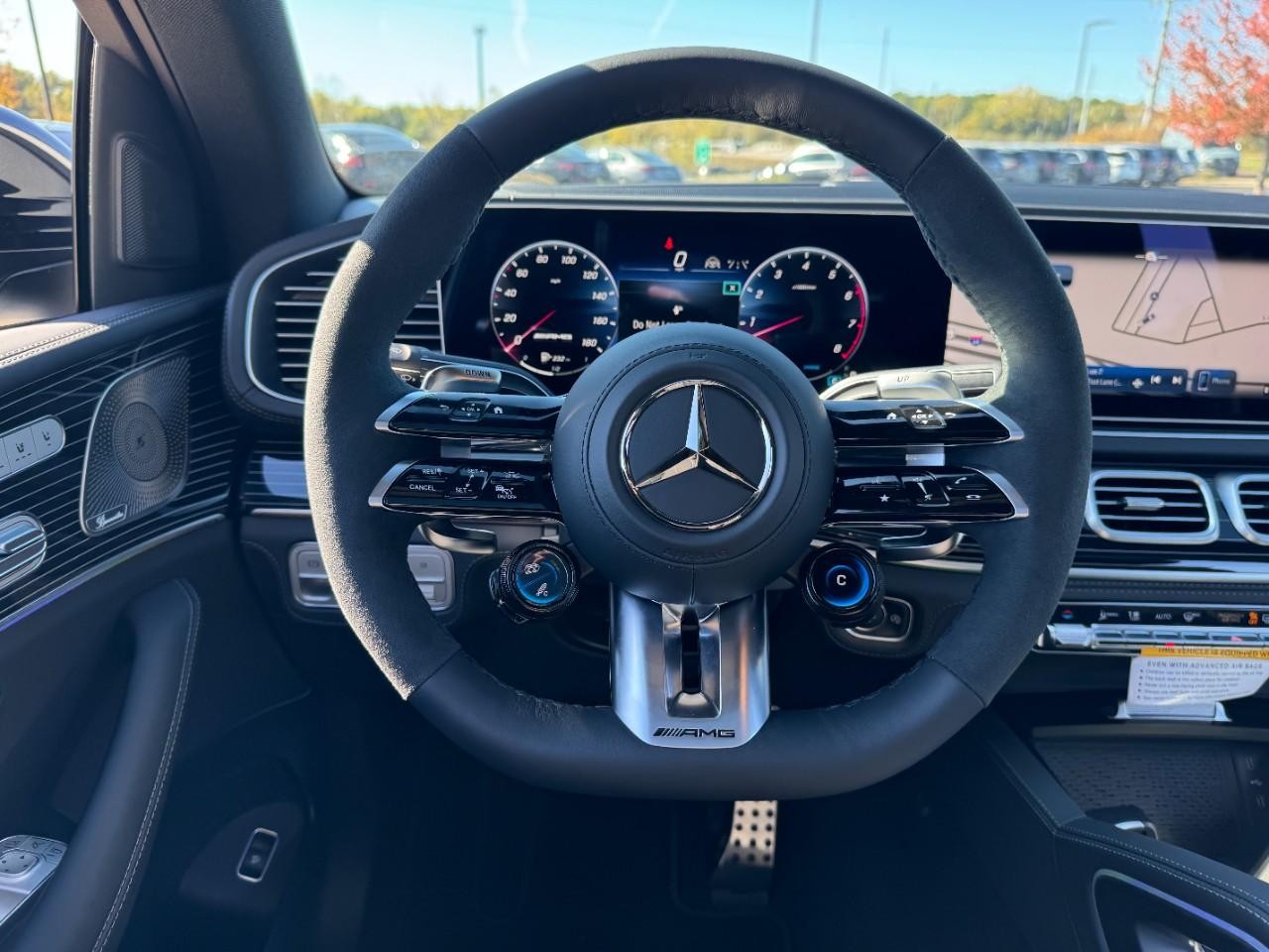 Mercedes-Benz GLE Vehicle Full-screen Gallery Image 13