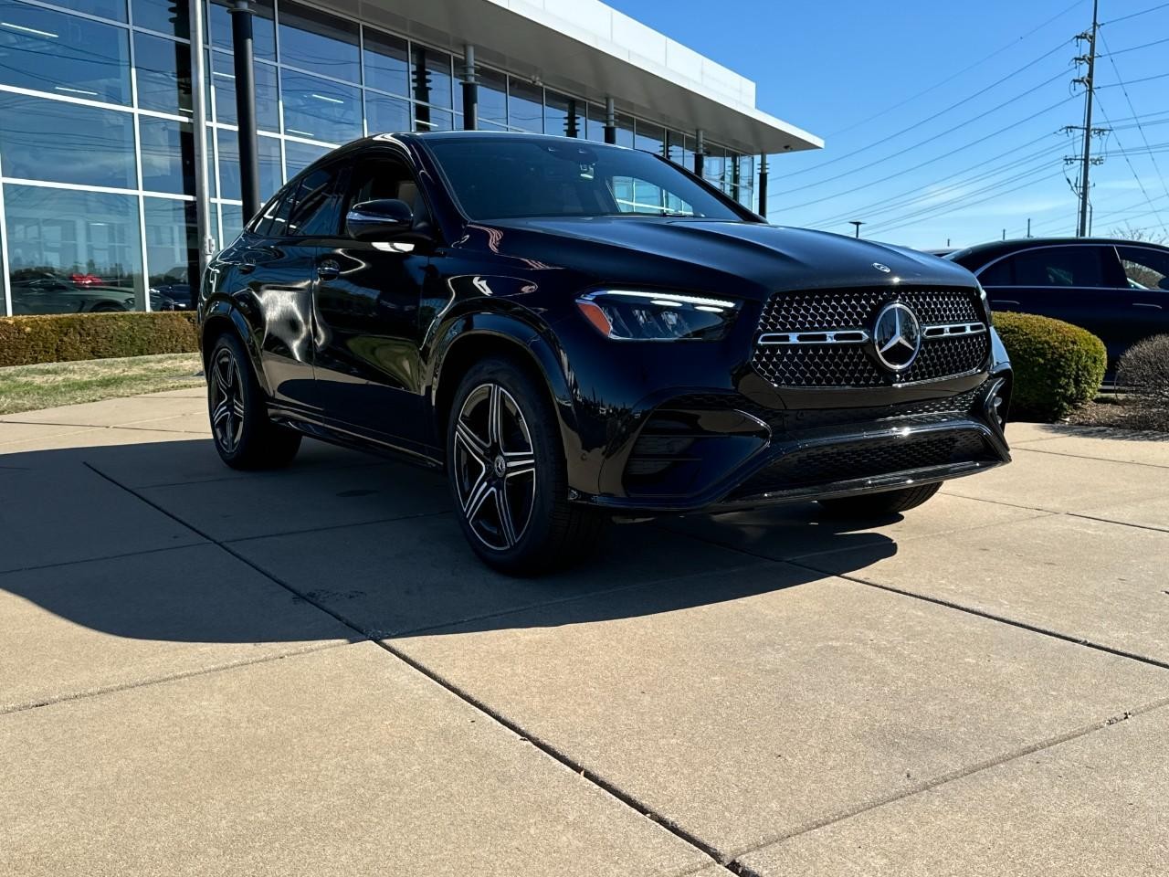Mercedes-Benz GLE Vehicle Full-screen Gallery Image 6