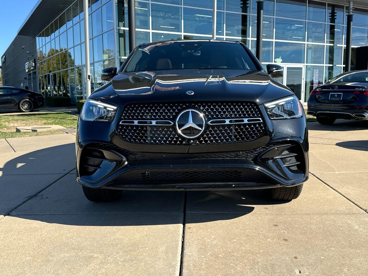 Mercedes-Benz GLE Vehicle Full-screen Gallery Image 7