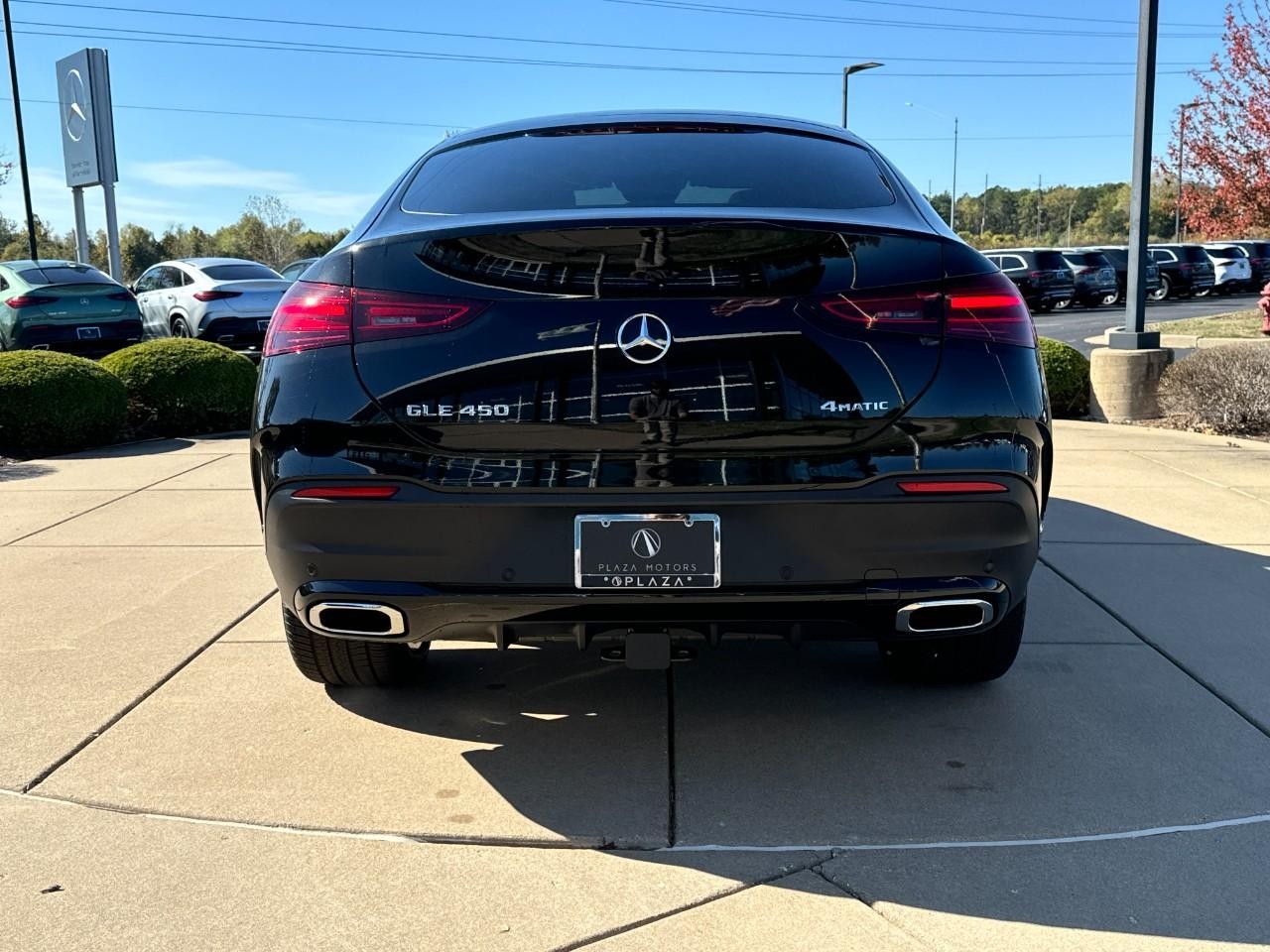 Mercedes-Benz GLE Vehicle Full-screen Gallery Image 9