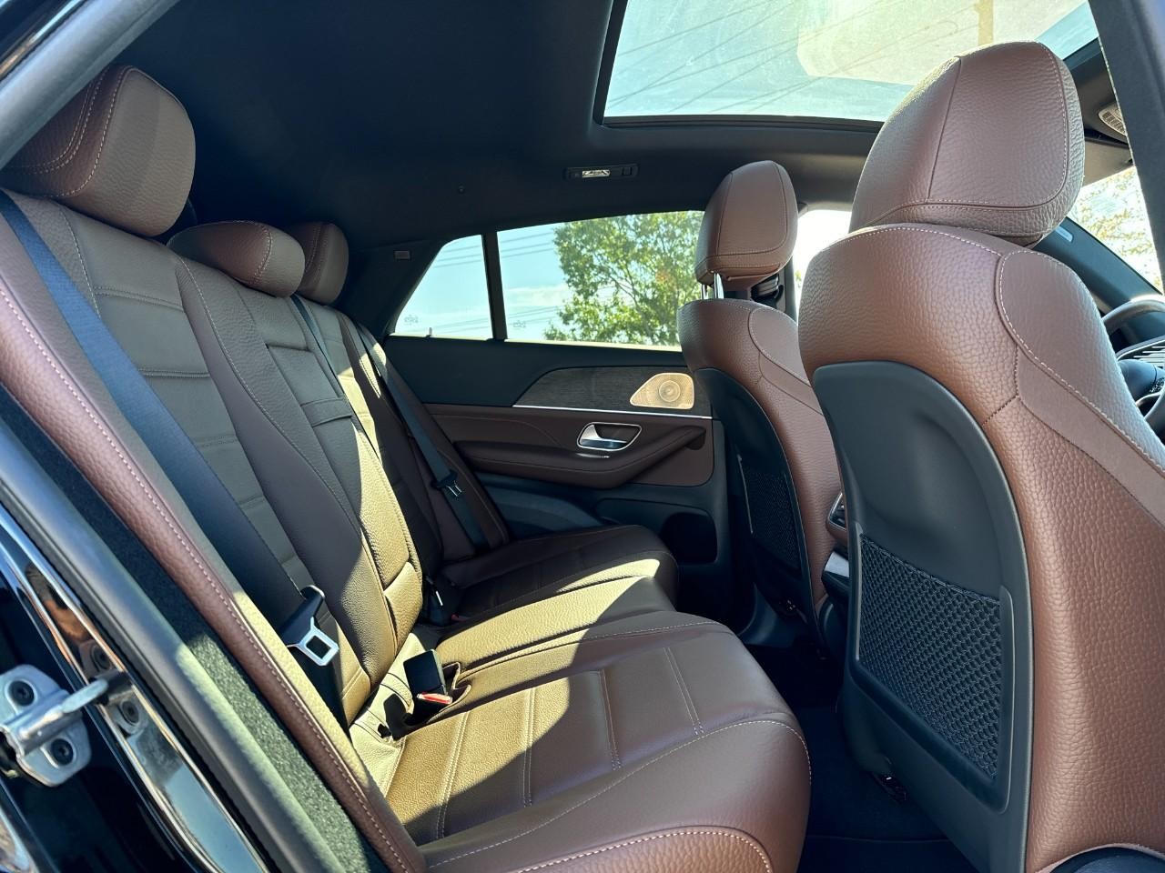 Mercedes-Benz GLE Vehicle Full-screen Gallery Image 10