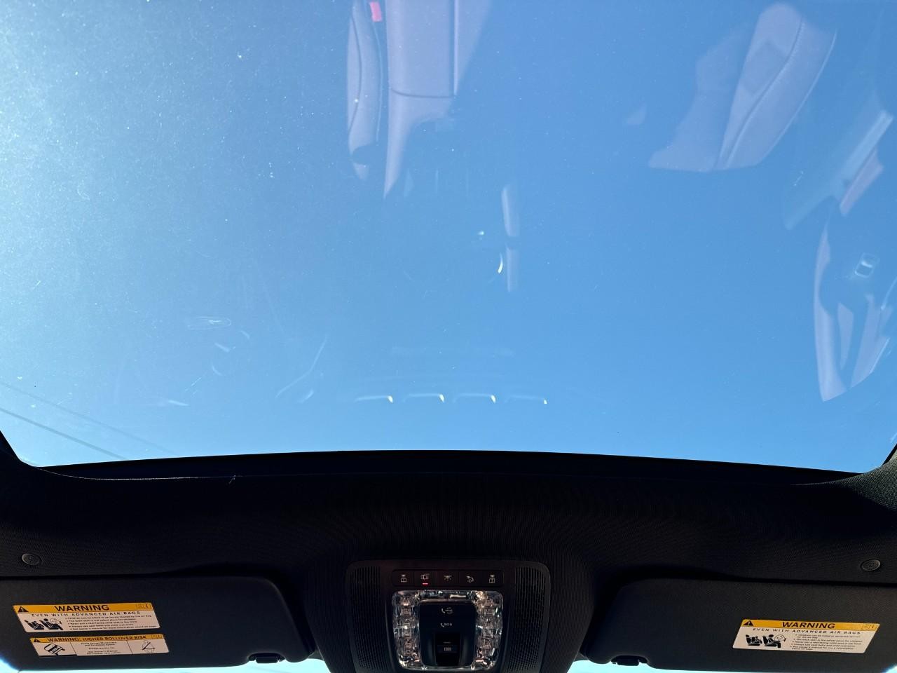 Mercedes-Benz GLE Vehicle Full-screen Gallery Image 11