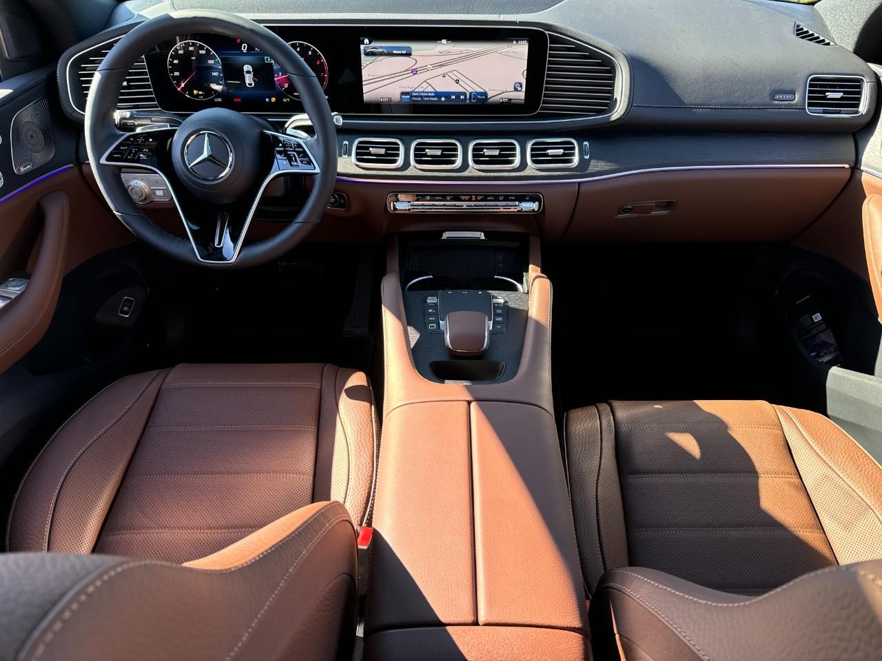 Mercedes-Benz GLE Vehicle Full-screen Gallery Image 12
