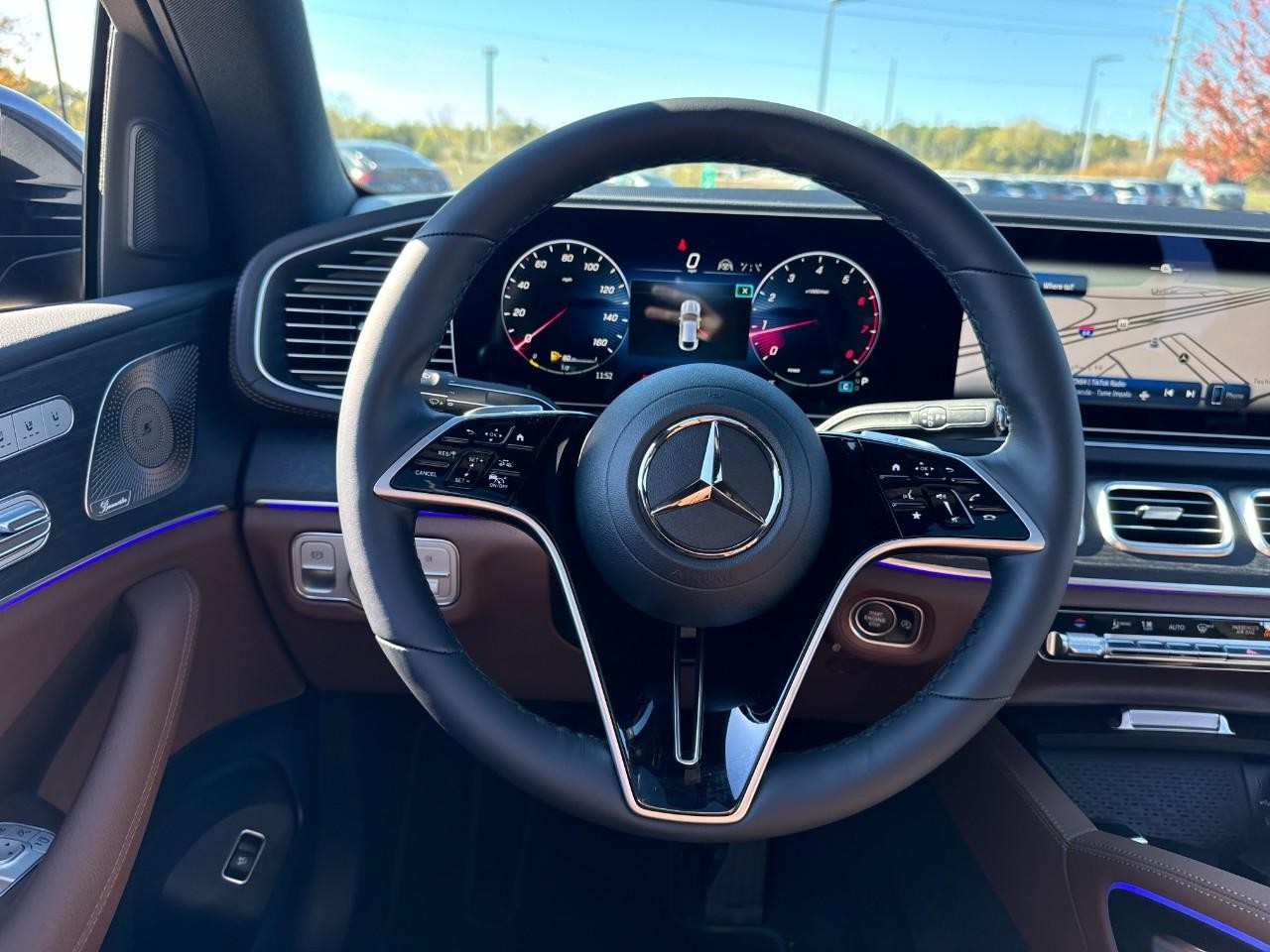 Mercedes-Benz GLE Vehicle Full-screen Gallery Image 13