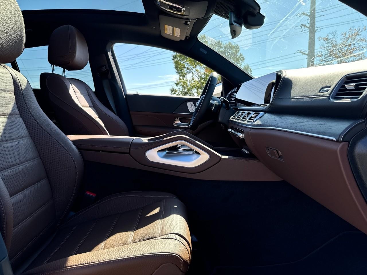 Mercedes-Benz GLE Vehicle Full-screen Gallery Image 18