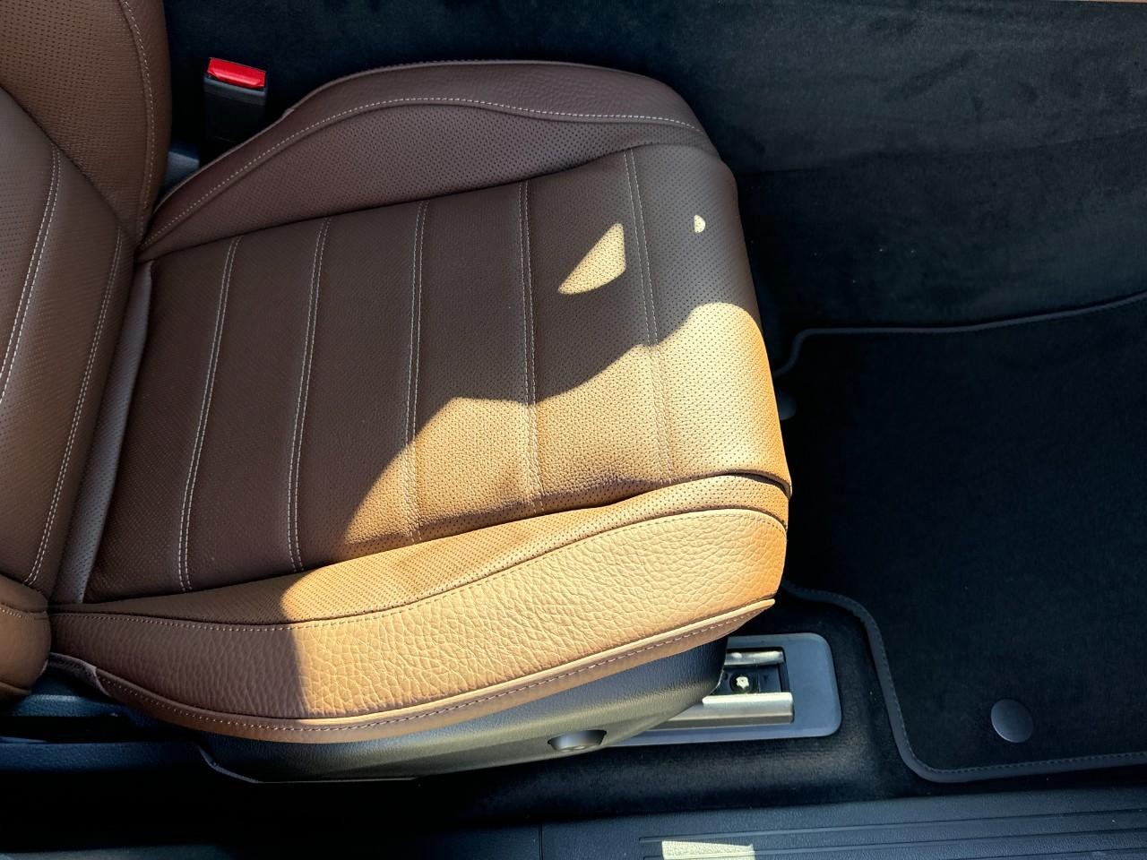 Mercedes-Benz GLE Vehicle Full-screen Gallery Image 19