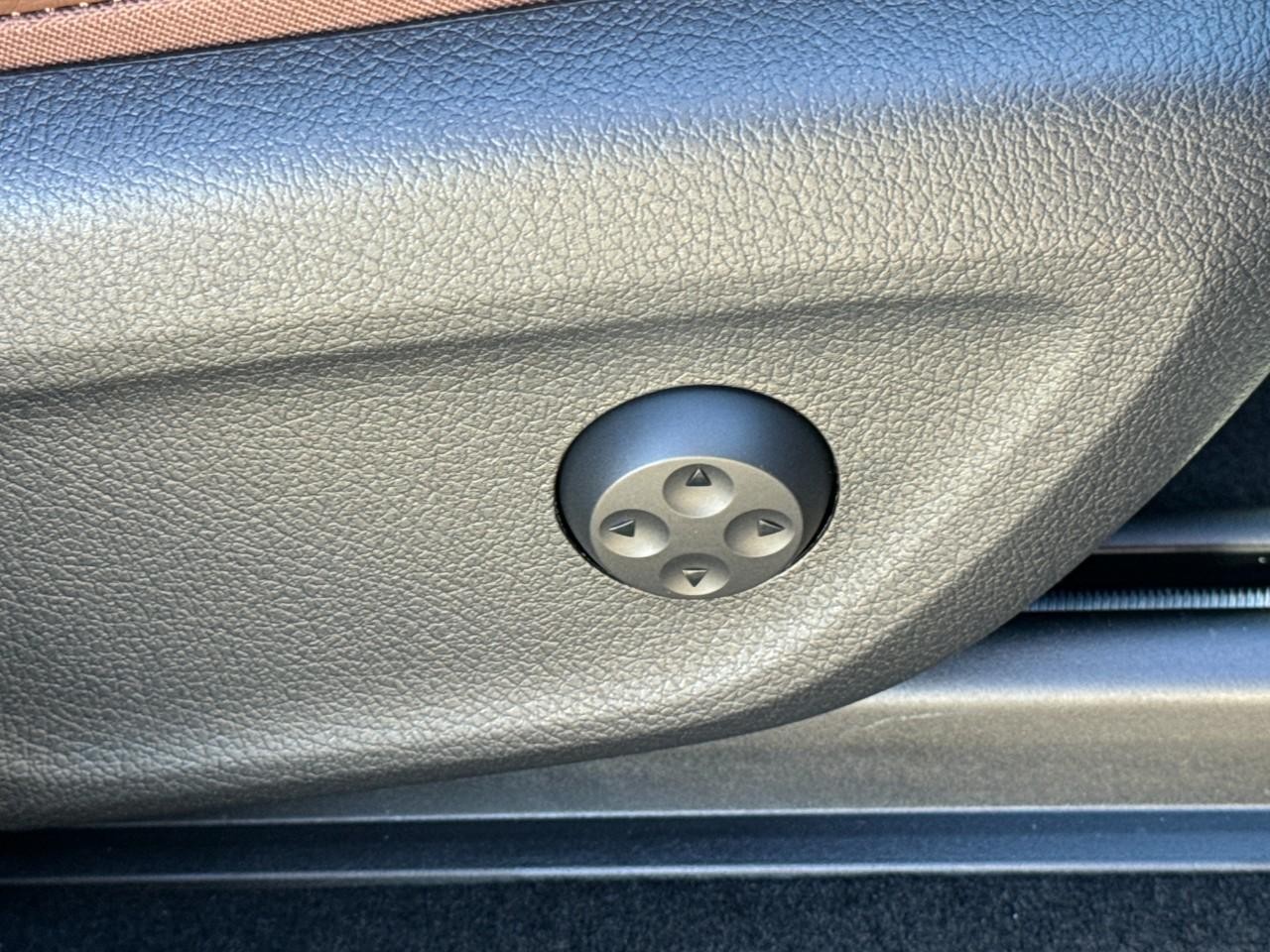 Mercedes-Benz GLE Vehicle Full-screen Gallery Image 20