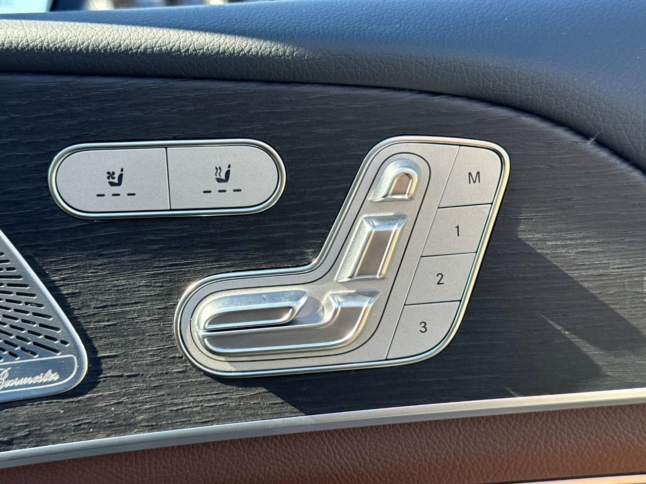 Mercedes-Benz GLE Vehicle Full-screen Gallery Image 21