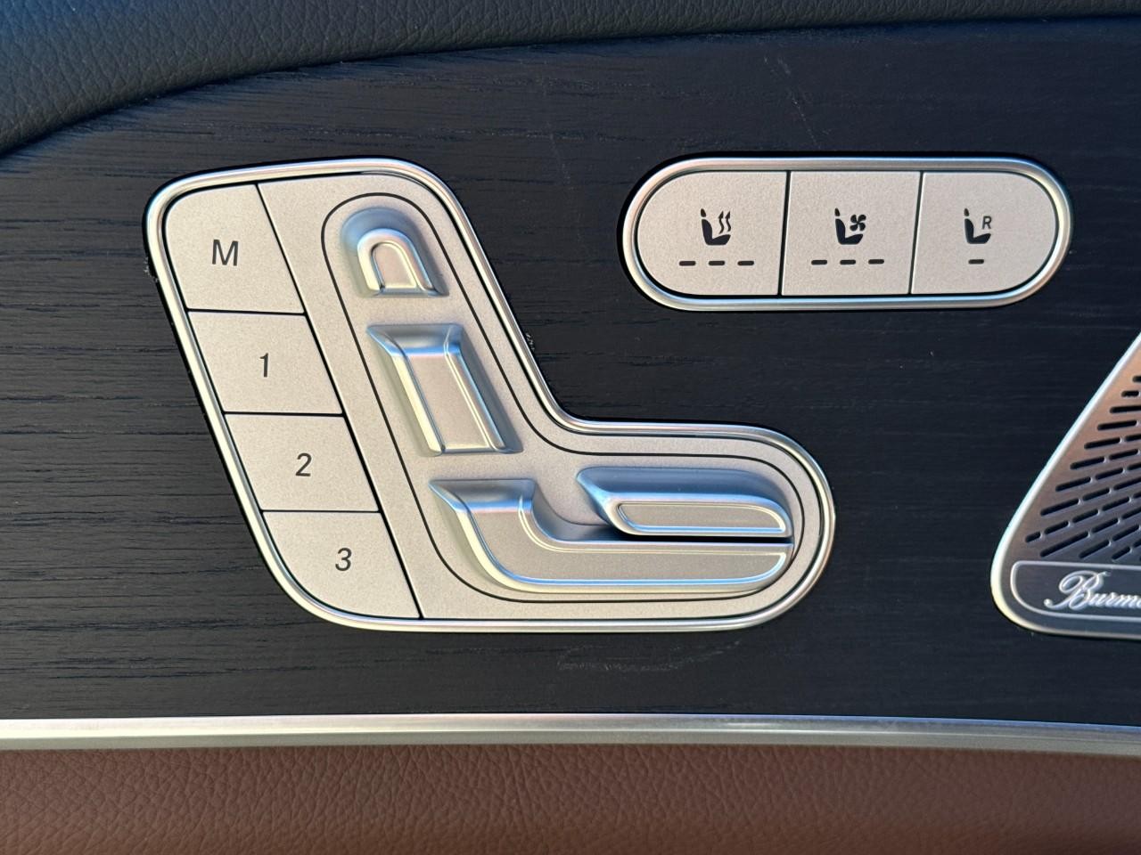 Mercedes-Benz GLE Vehicle Full-screen Gallery Image 25