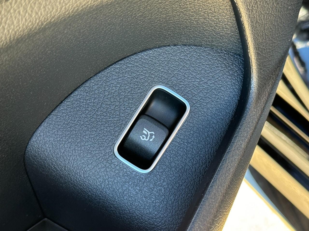 Mercedes-Benz GLE Vehicle Full-screen Gallery Image 28