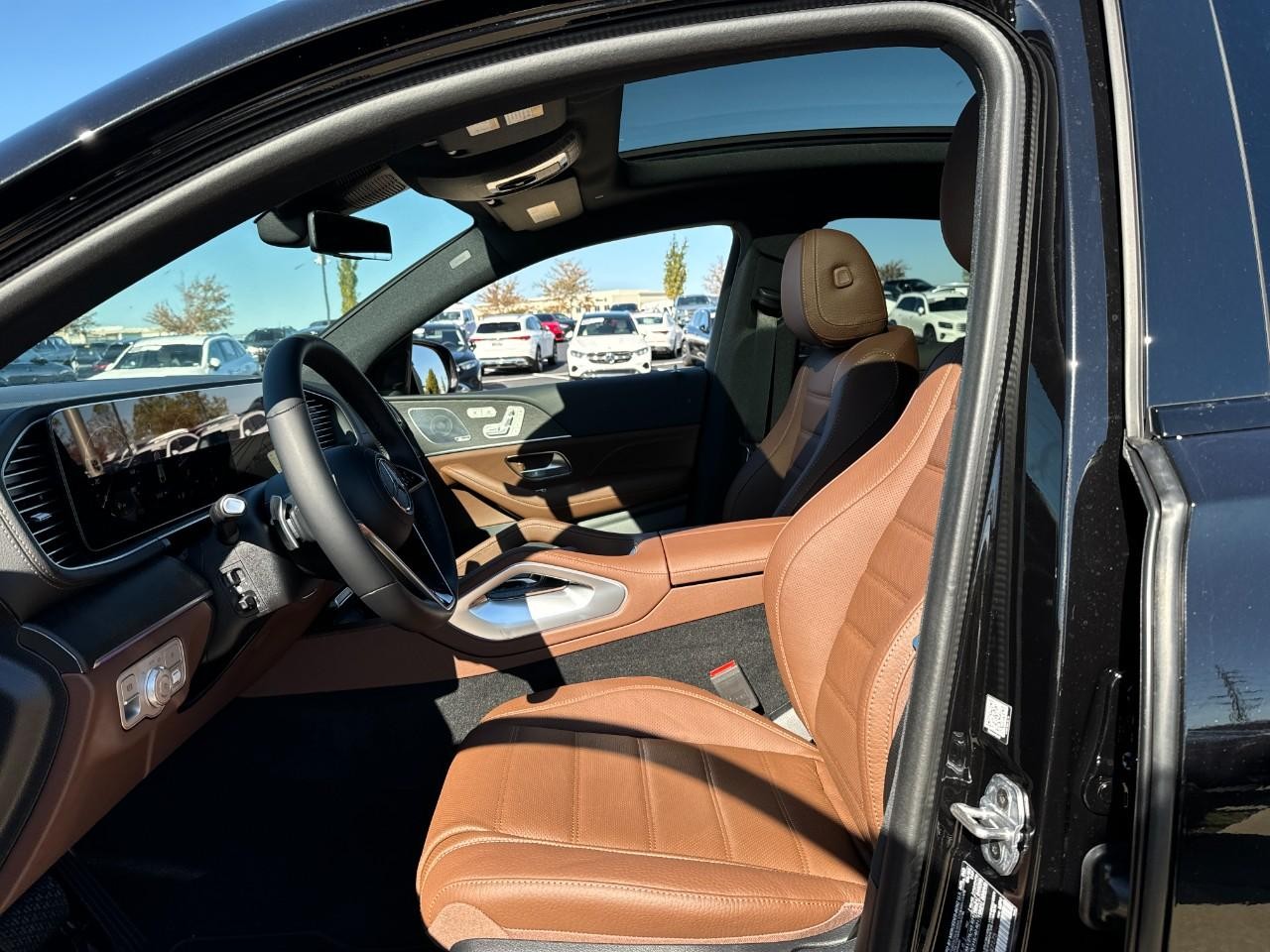 Mercedes-Benz GLE Vehicle Full-screen Gallery Image 29