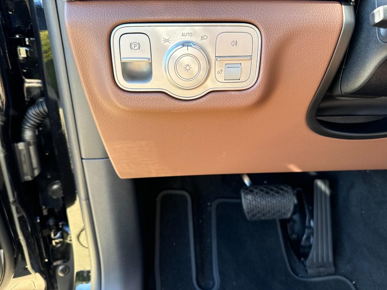 Mercedes-Benz GLE Vehicle Full-screen Gallery Image 32