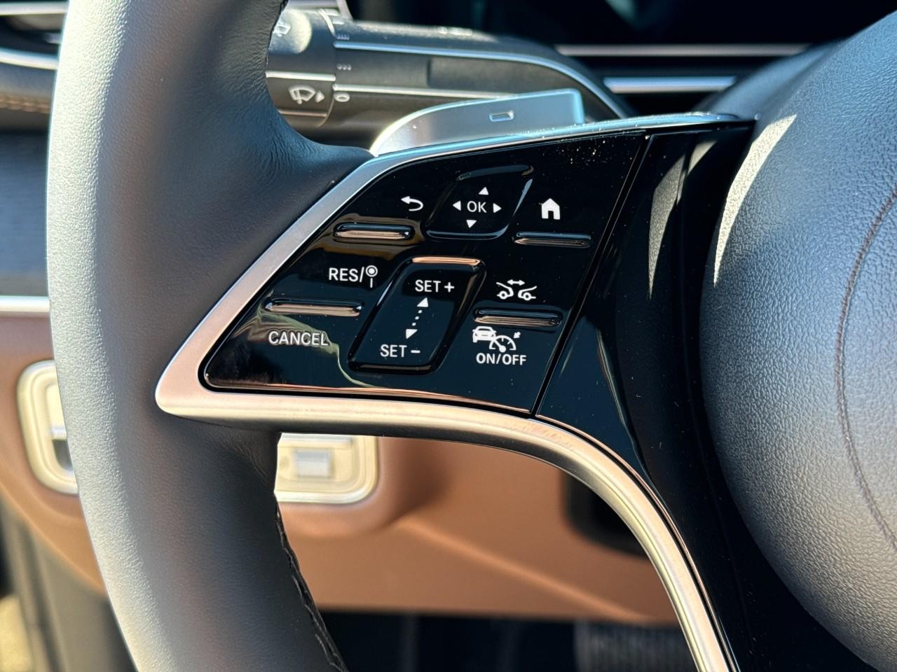 Mercedes-Benz GLE Vehicle Full-screen Gallery Image 33