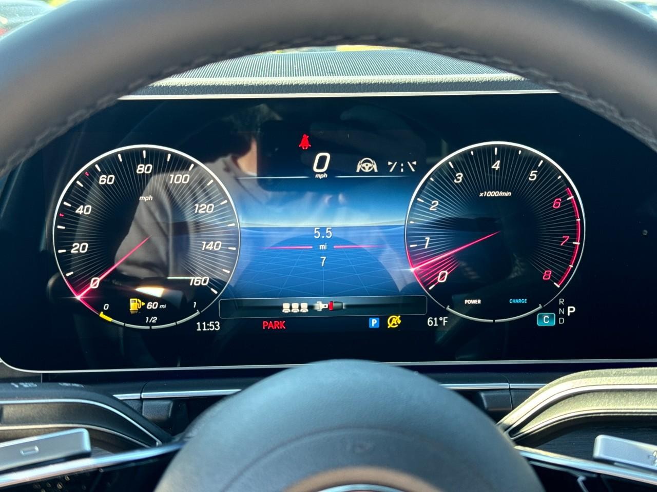 Mercedes-Benz GLE Vehicle Full-screen Gallery Image 35