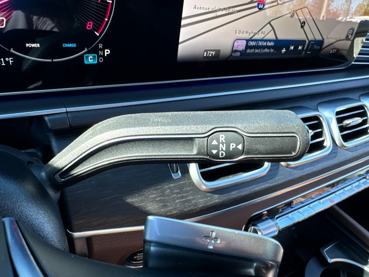 Mercedes-Benz GLE Vehicle Full-screen Gallery Image 36