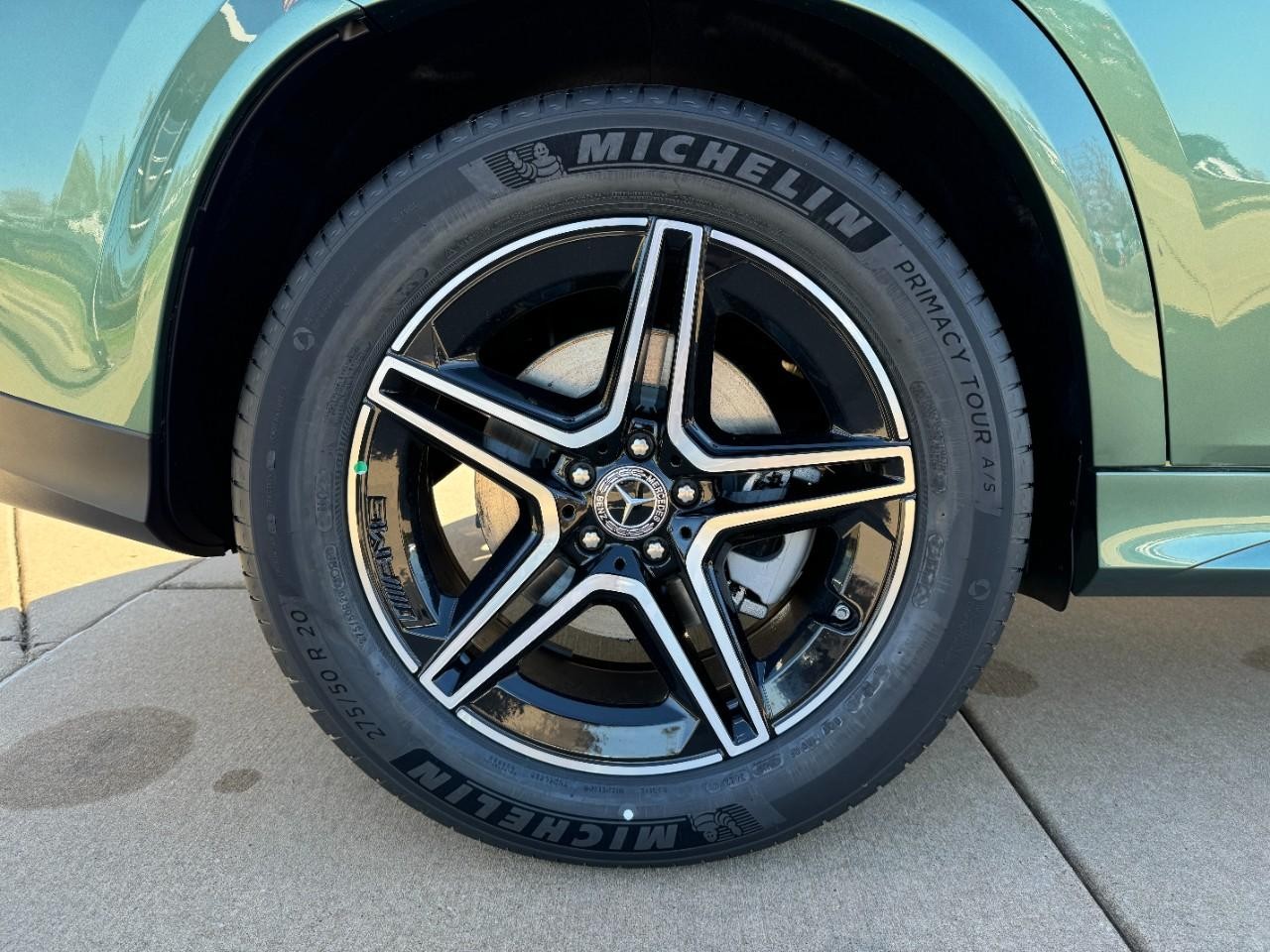 Mercedes-Benz GLE Vehicle Full-screen Gallery Image 5