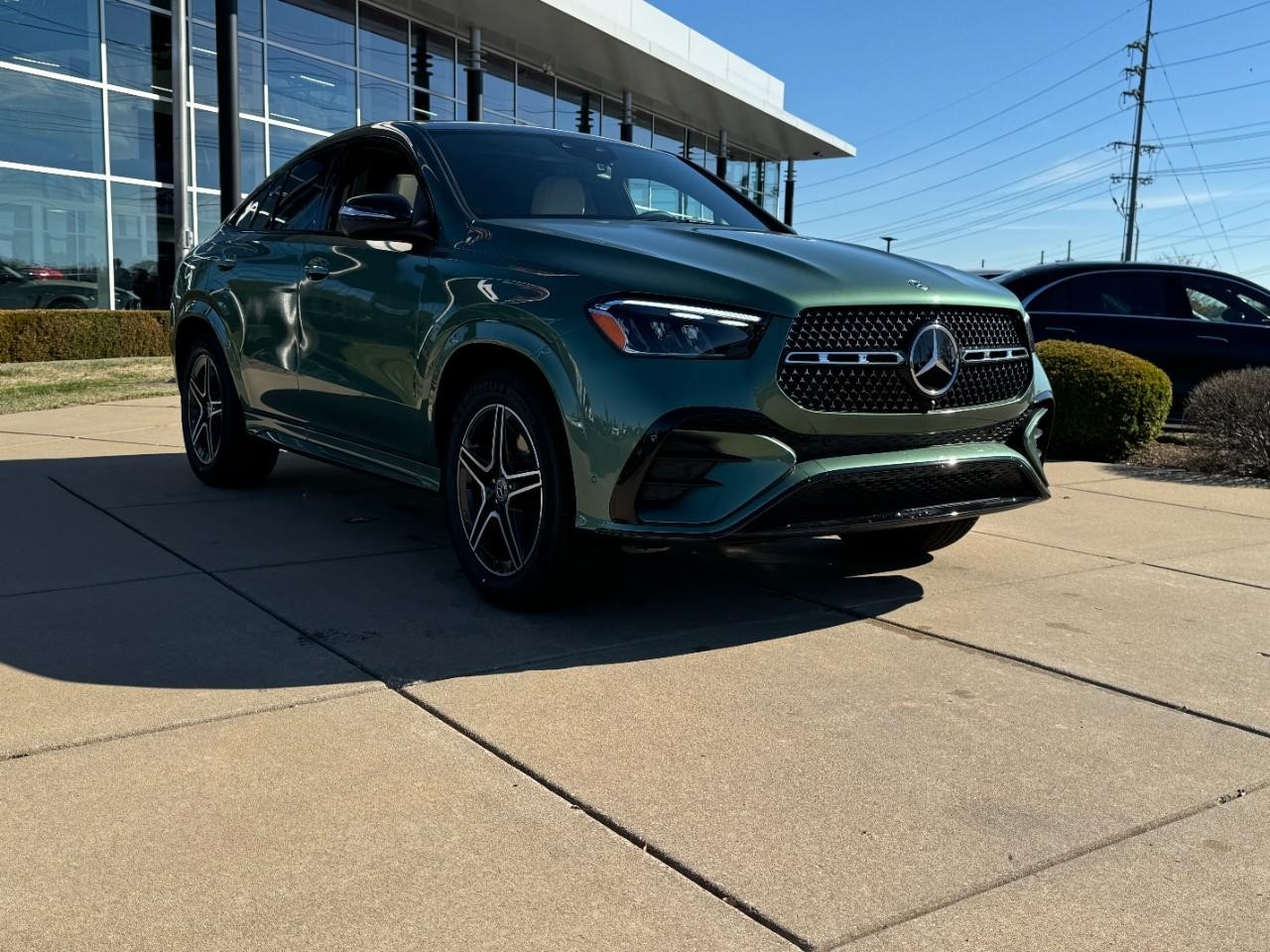 Mercedes-Benz GLE Vehicle Full-screen Gallery Image 6