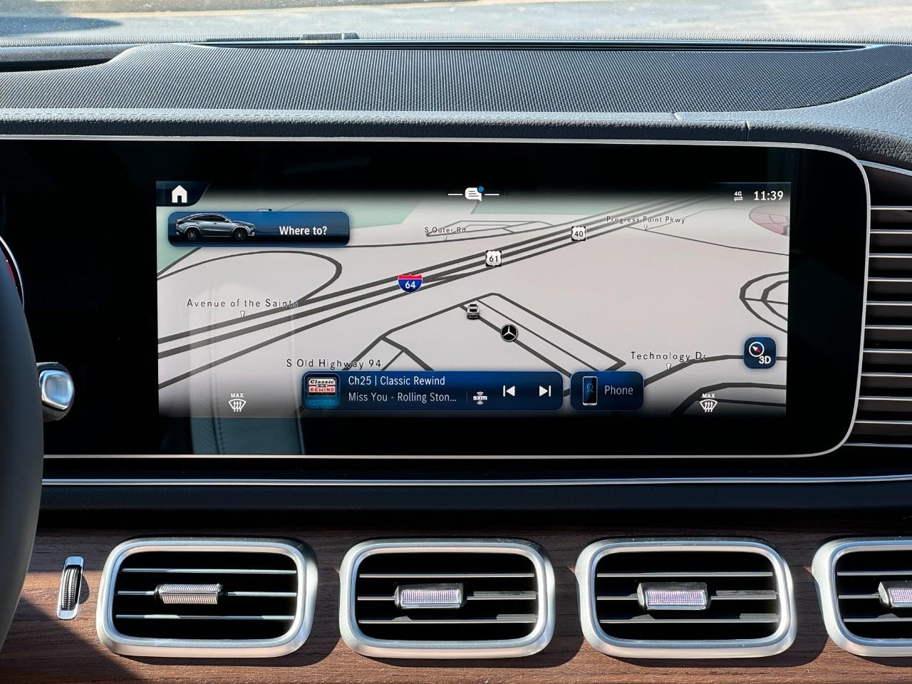 Mercedes-Benz GLE Vehicle Full-screen Gallery Image 14