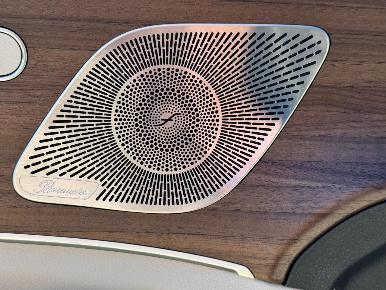 Mercedes-Benz GLE Vehicle Full-screen Gallery Image 24