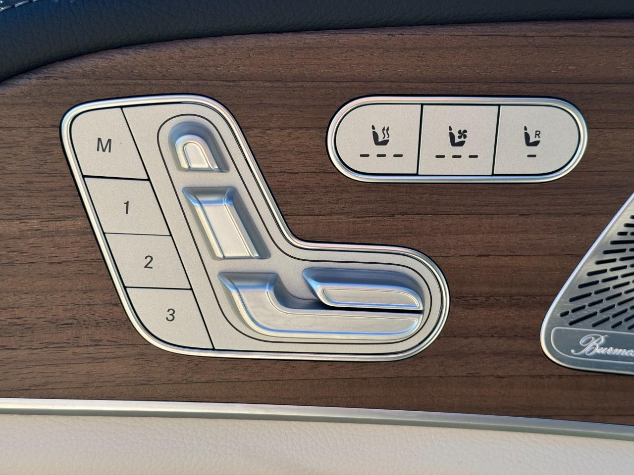 Mercedes-Benz GLE Vehicle Full-screen Gallery Image 25