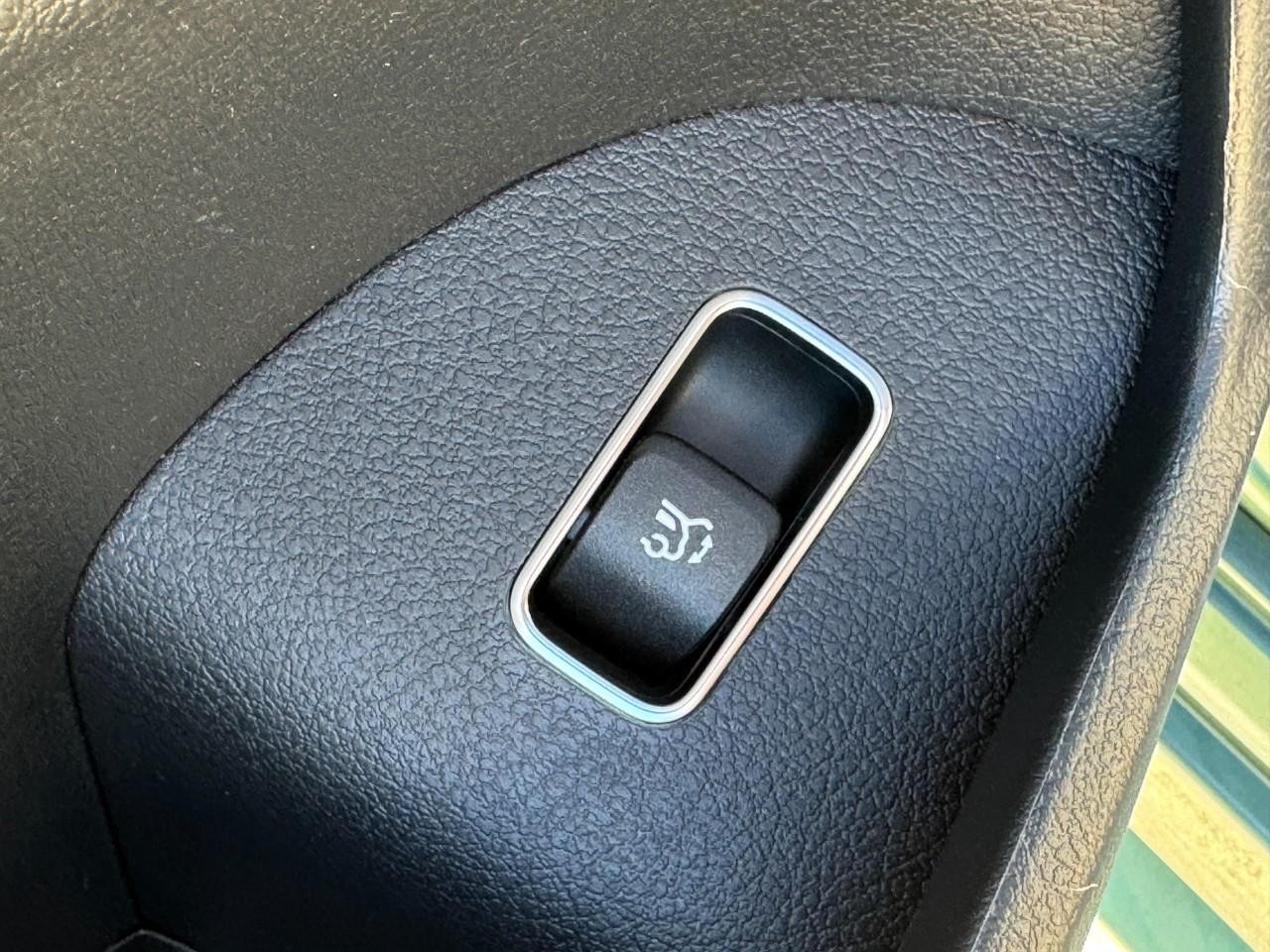 Mercedes-Benz GLE Vehicle Full-screen Gallery Image 28