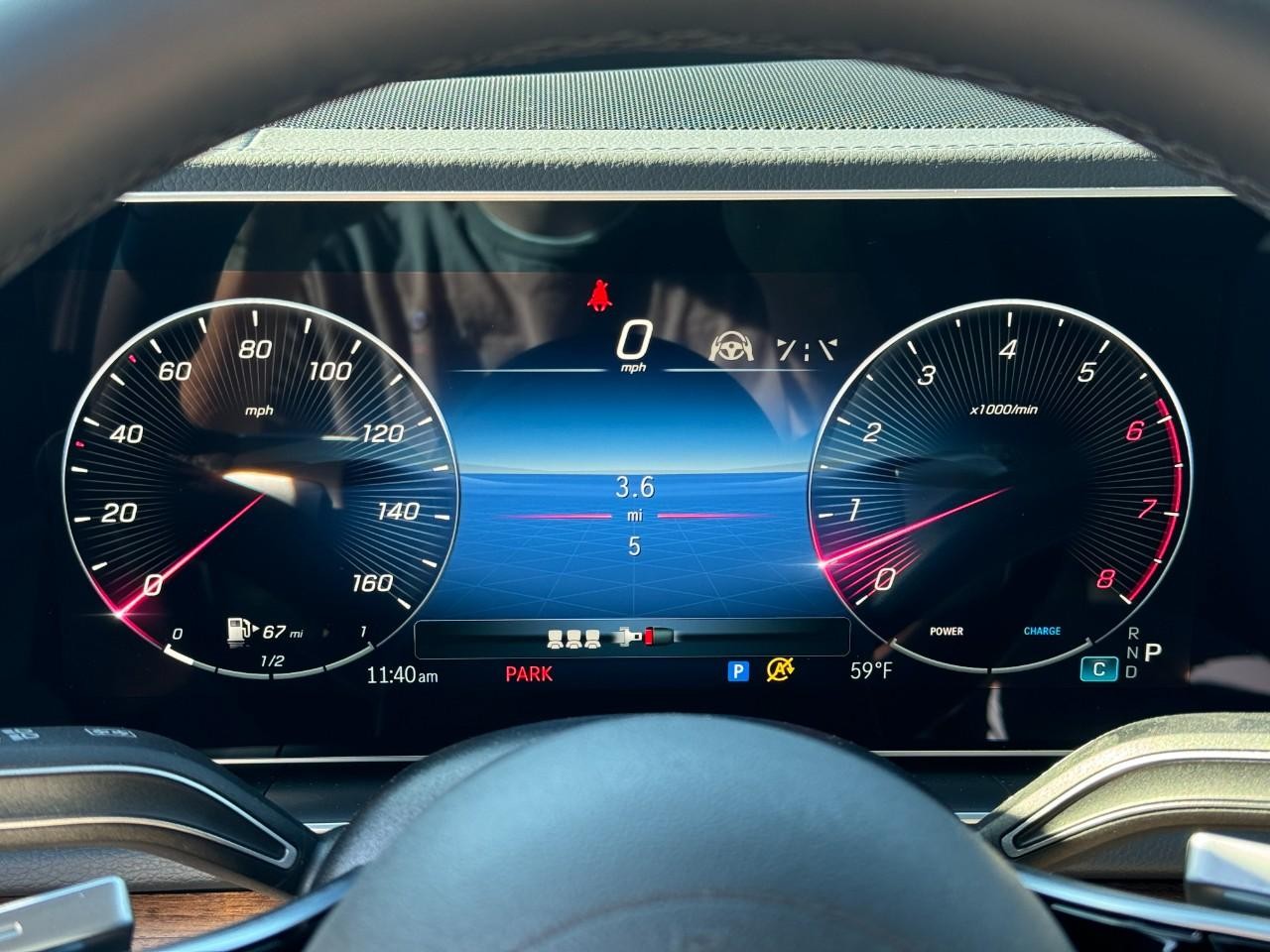 Mercedes-Benz GLE Vehicle Full-screen Gallery Image 35