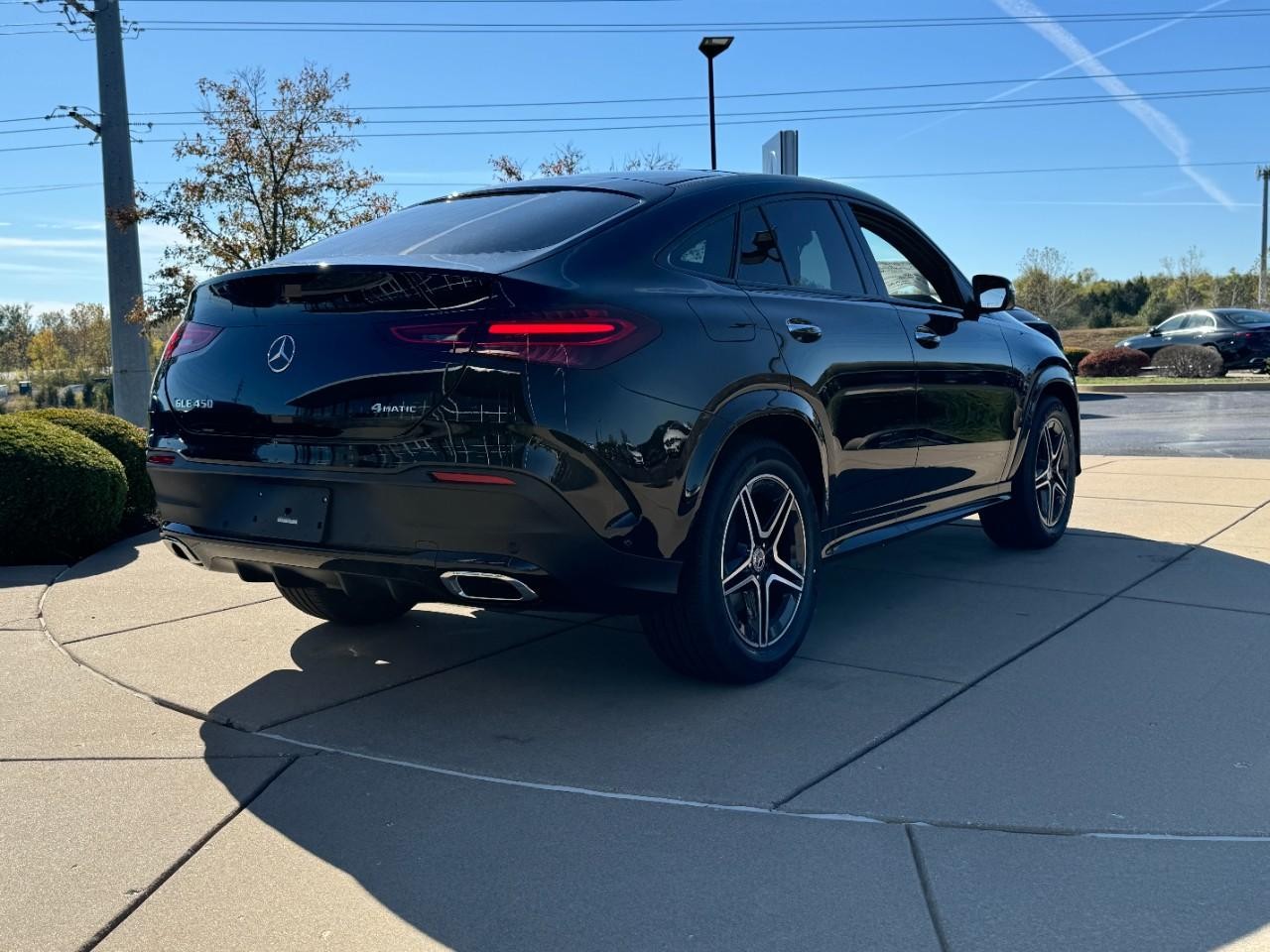 Mercedes-Benz GLE Vehicle Full-screen Gallery Image 4