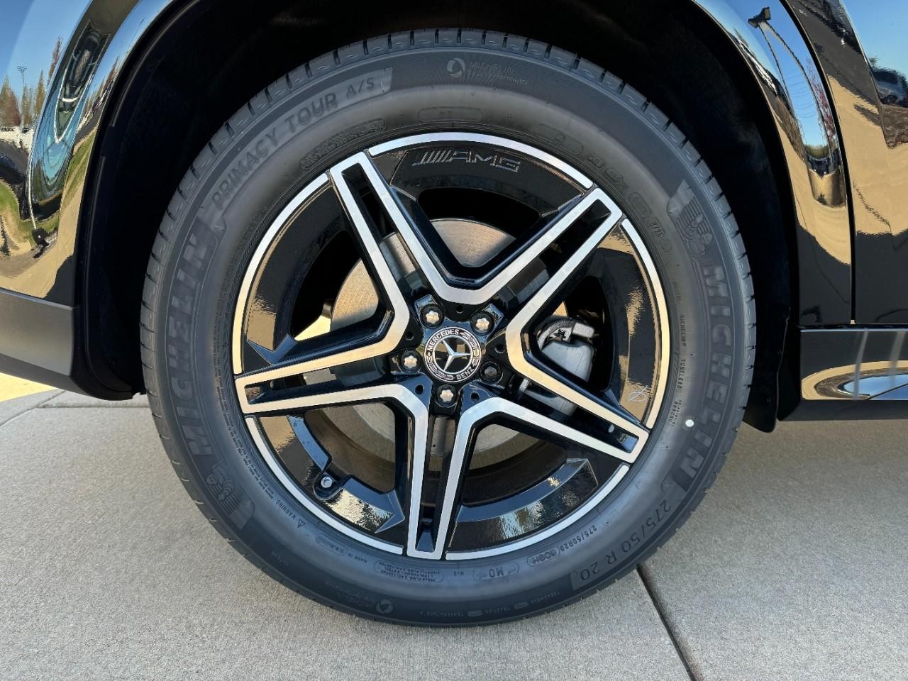 Mercedes-Benz GLE Vehicle Full-screen Gallery Image 5