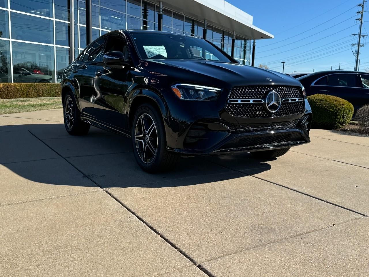 Mercedes-Benz GLE Vehicle Full-screen Gallery Image 6