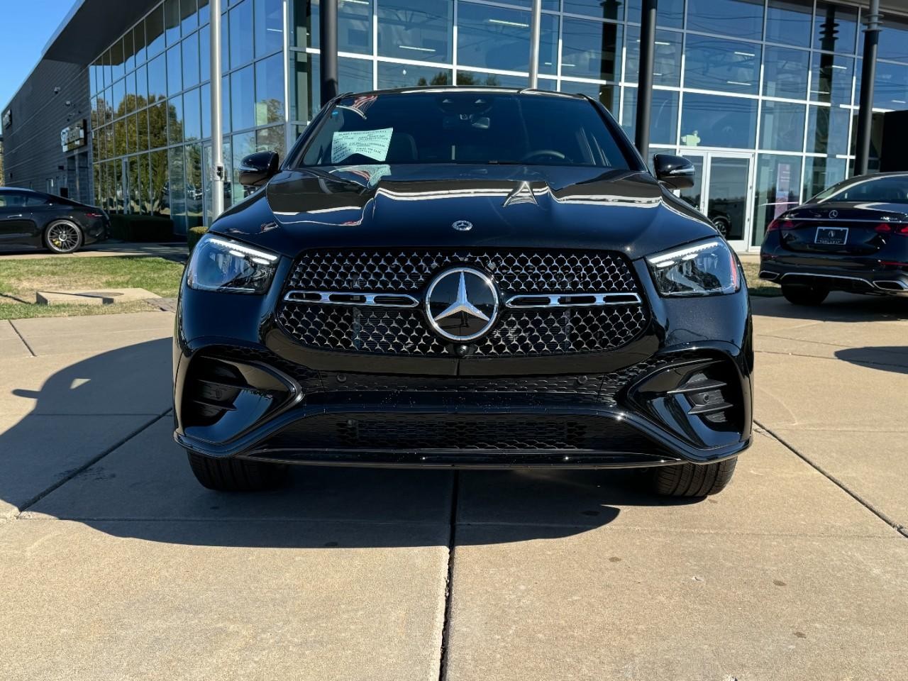 Mercedes-Benz GLE Vehicle Full-screen Gallery Image 7