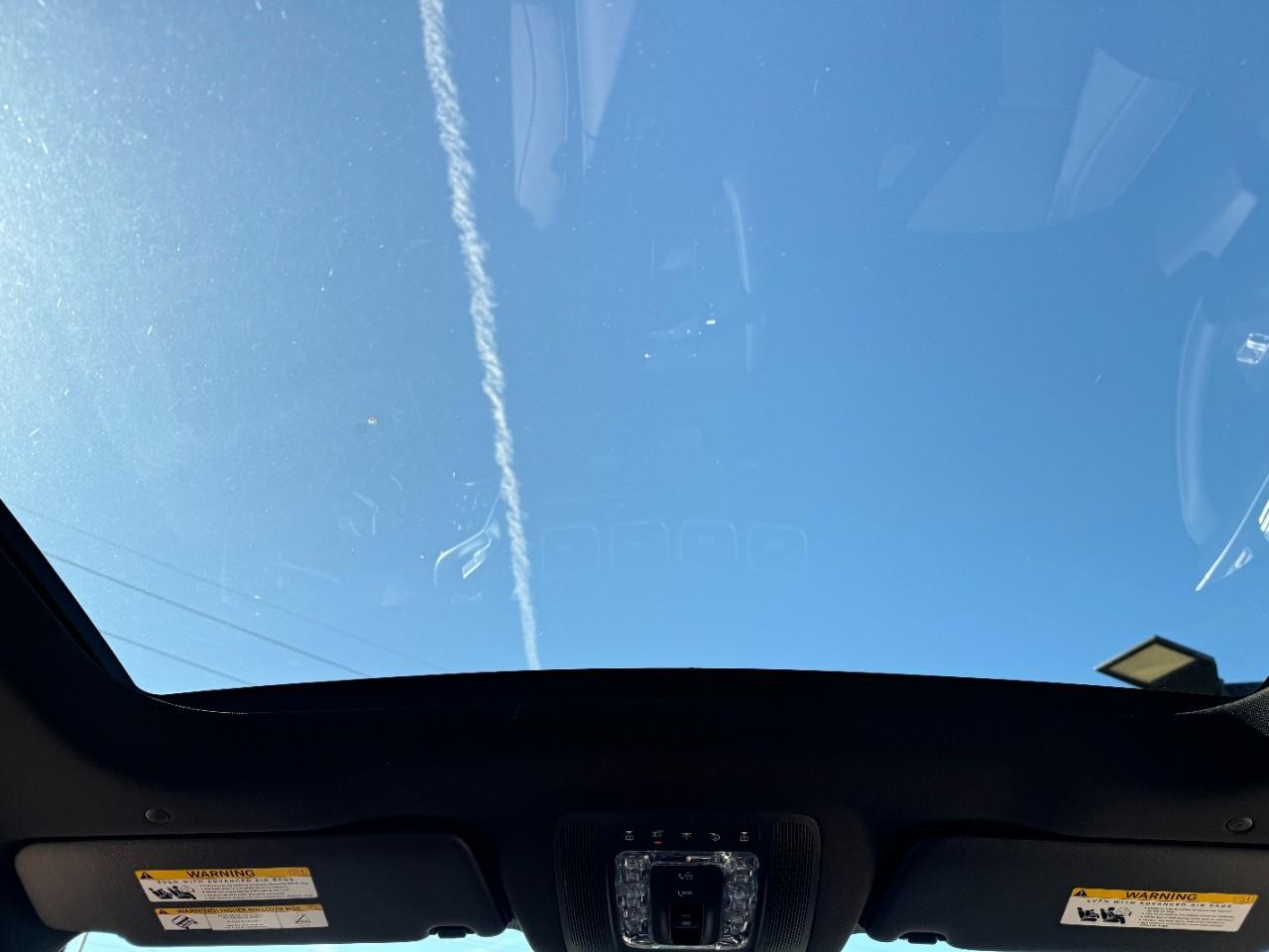 Mercedes-Benz GLE Vehicle Full-screen Gallery Image 12