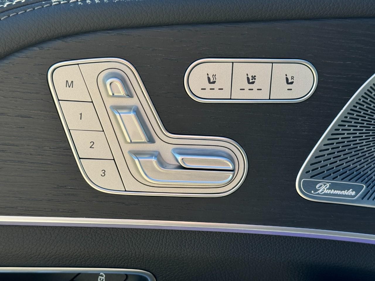 Mercedes-Benz GLE Vehicle Full-screen Gallery Image 26