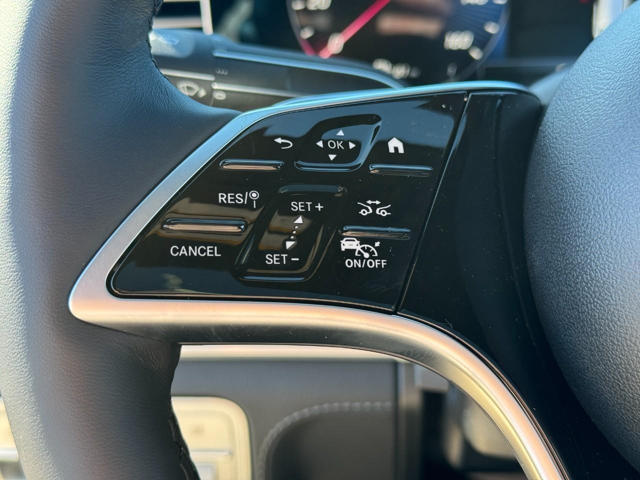 Mercedes-Benz GLE Vehicle Full-screen Gallery Image 34