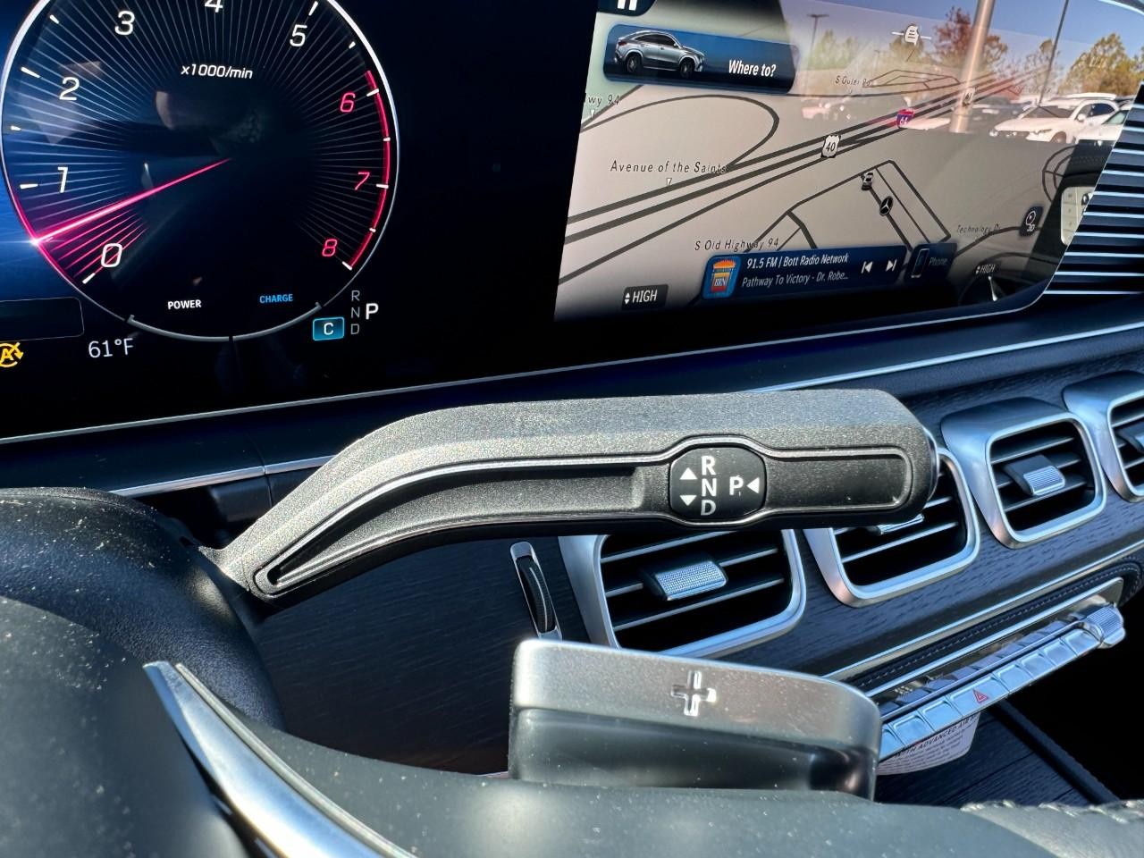 Mercedes-Benz GLE Vehicle Full-screen Gallery Image 37