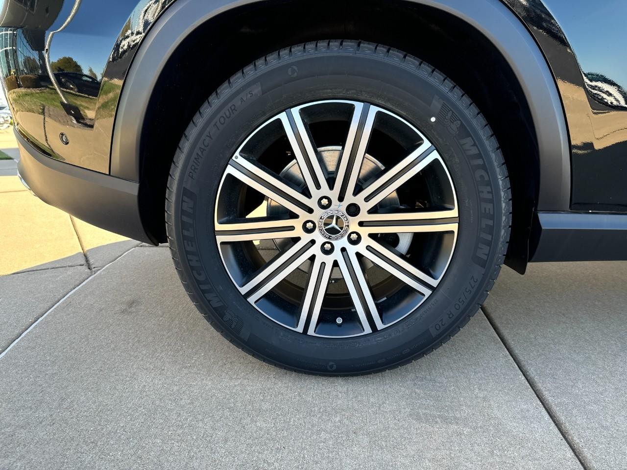 Mercedes-Benz GLE Vehicle Full-screen Gallery Image 5