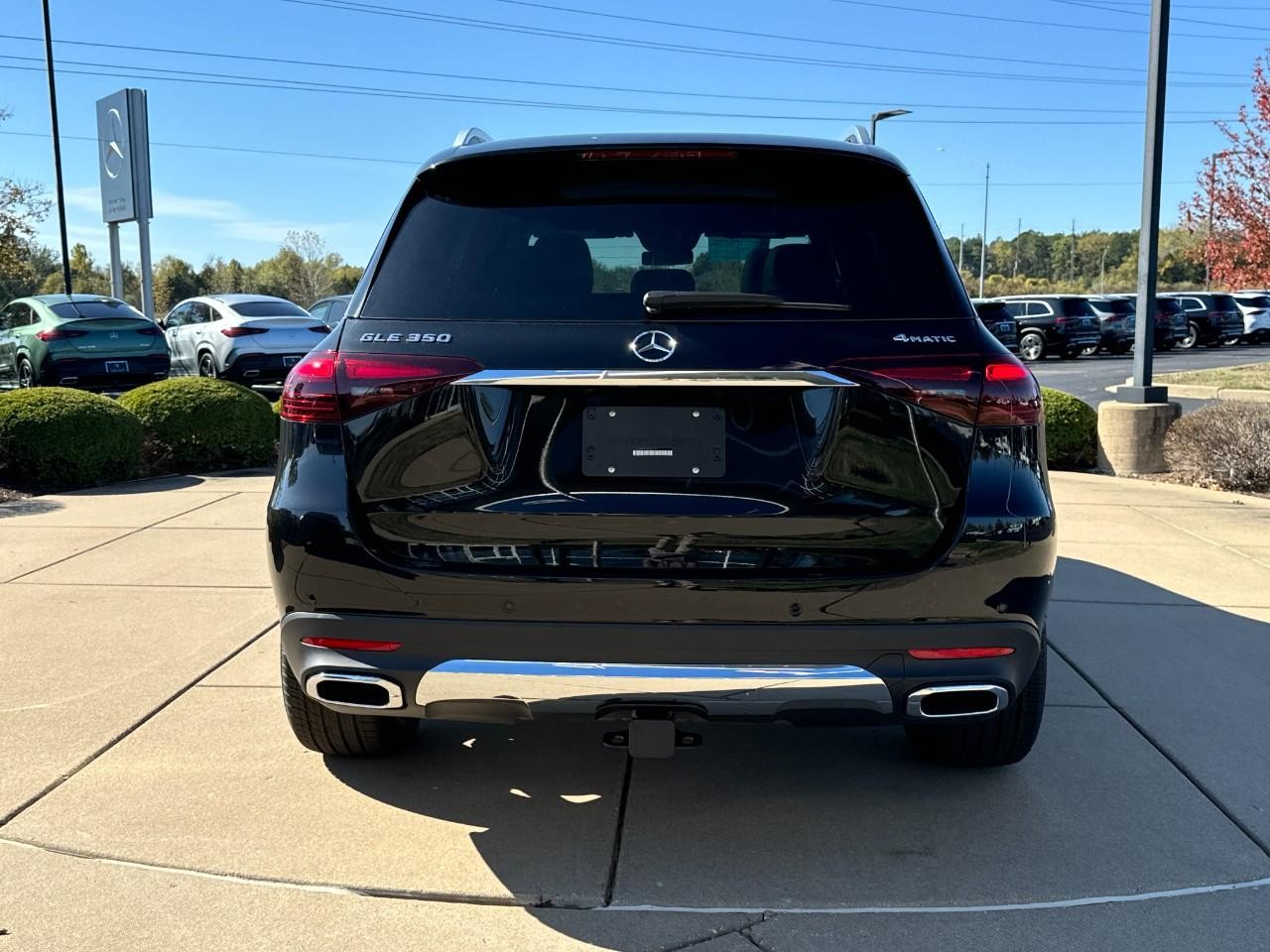 Mercedes-Benz GLE Vehicle Full-screen Gallery Image 9